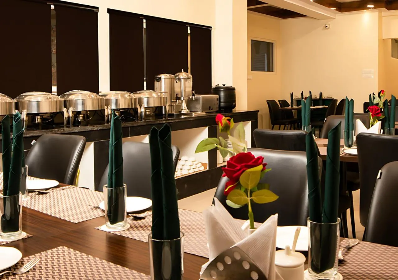 Restaurant/places to eat in Hotel Raj Ville - Darjeeling Hotel Near Mall Road