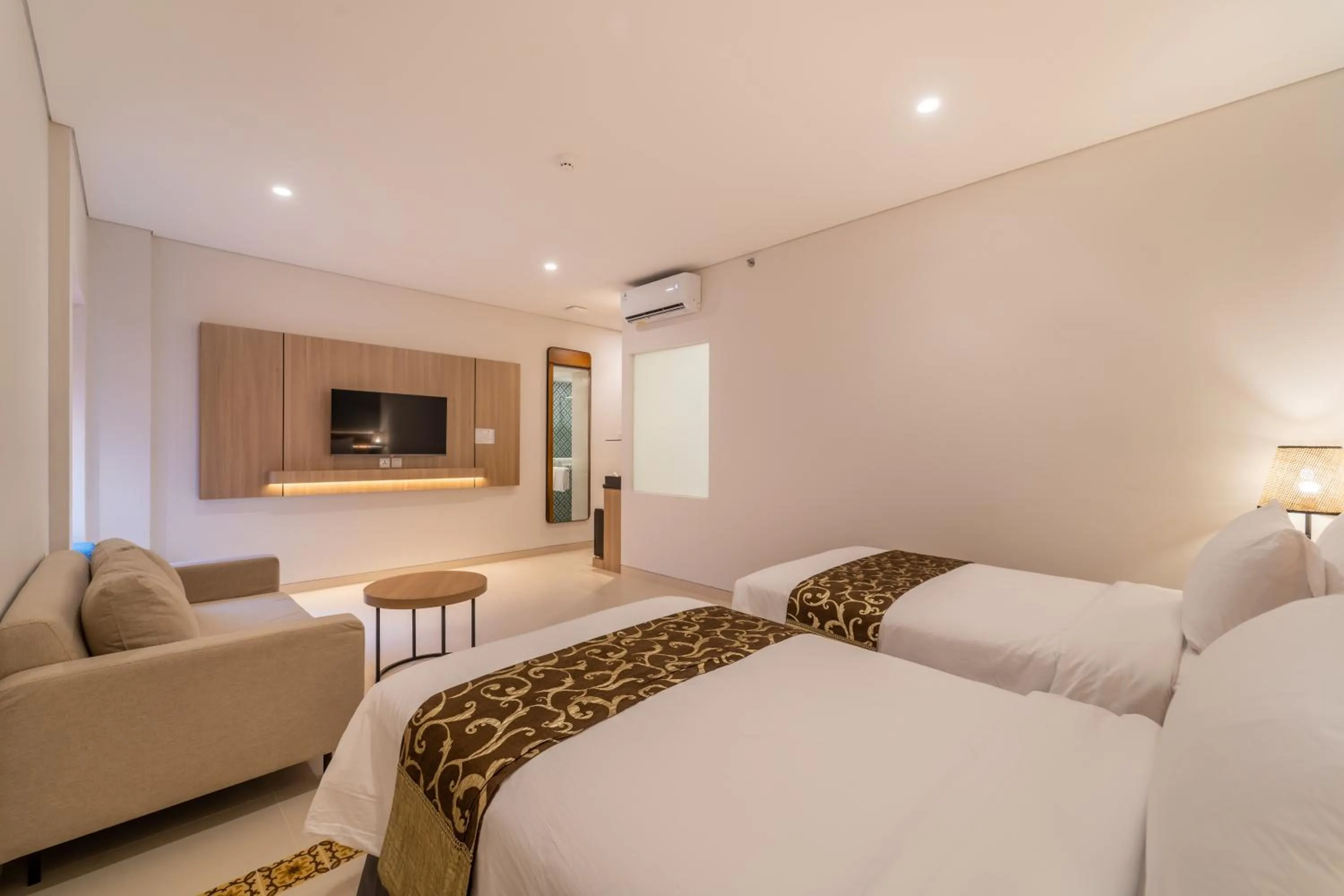 Bedroom, Bed in Montana Oceanside Mandalika