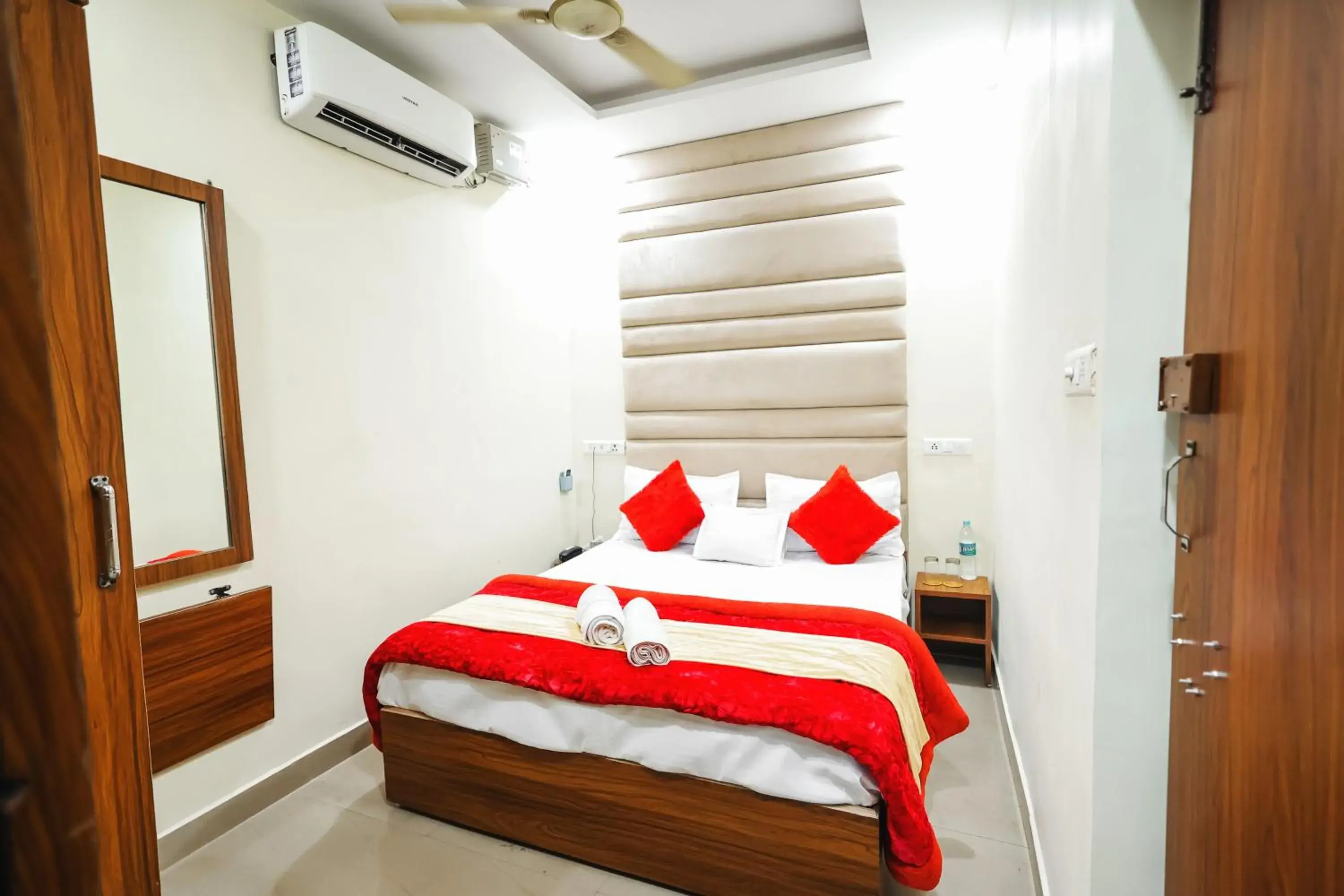 Deluxe Room - single occupancy in Hotel King City Deluxe Room - single occupancy in Hotel King City