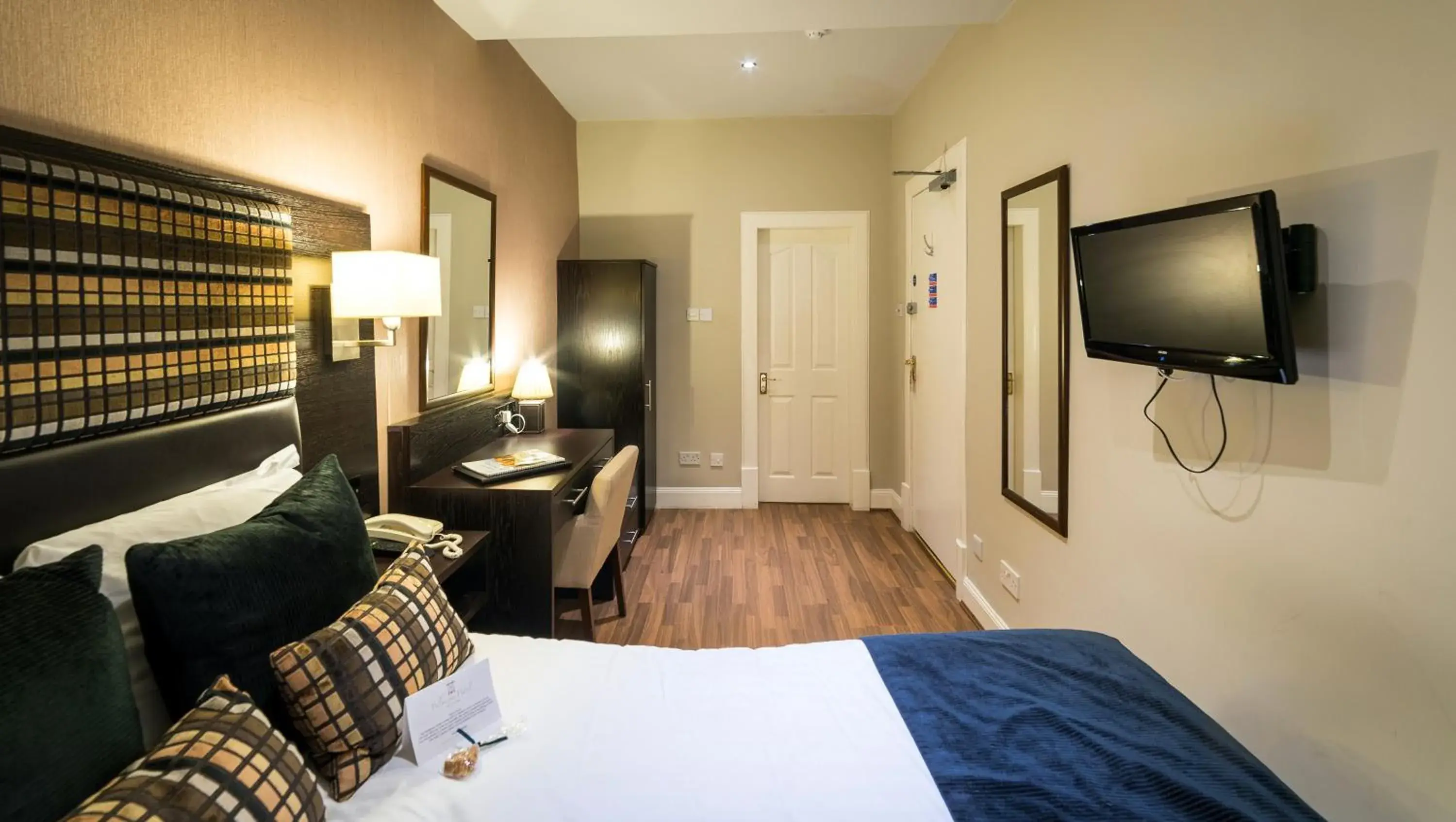 Small Double Room in The Belhaven Hotel Small Double Room in The Belhaven Hotel