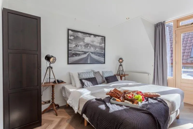 Bed in HarTeluk Joure