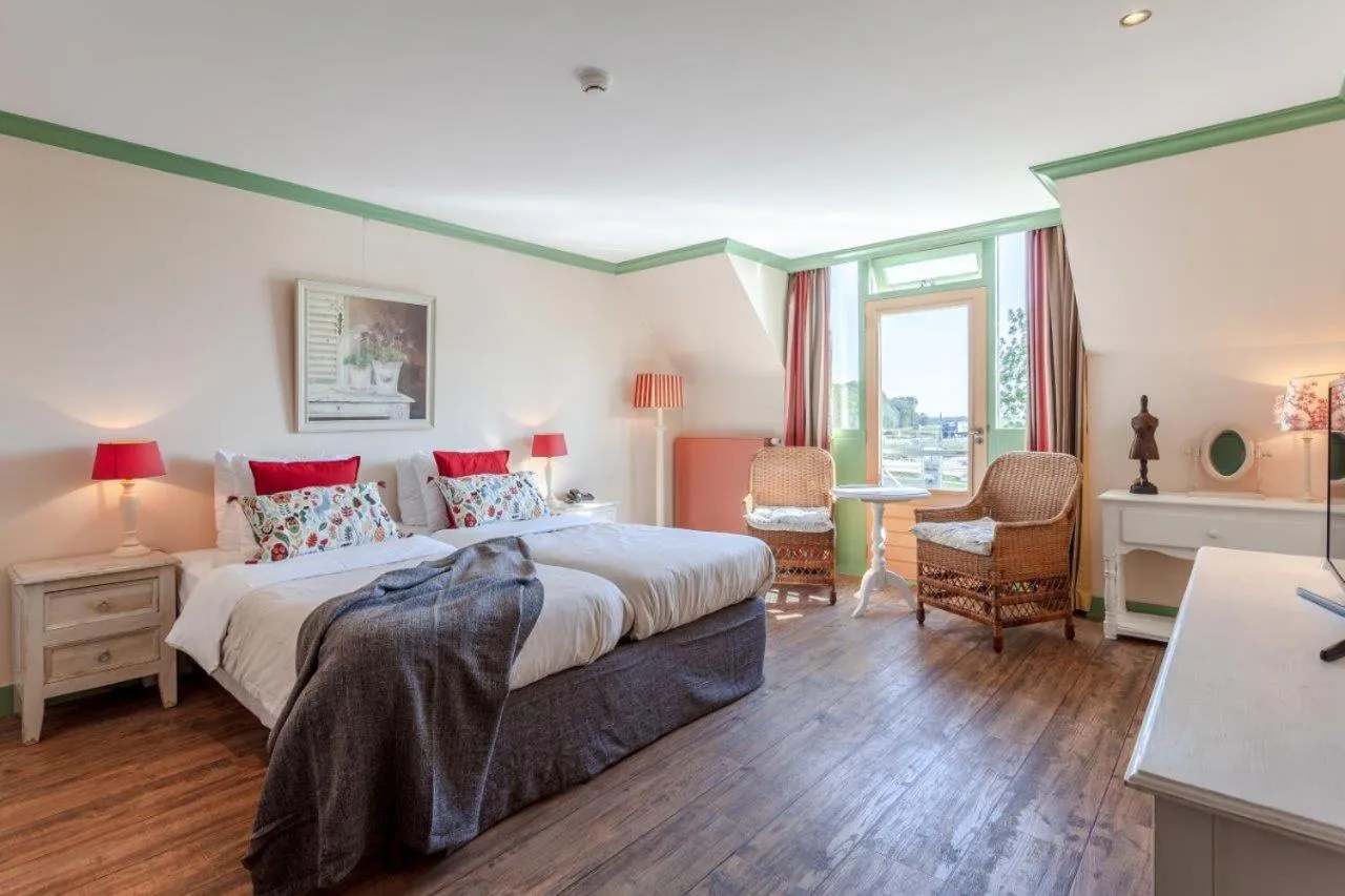 Bed in HarTeluk Joure