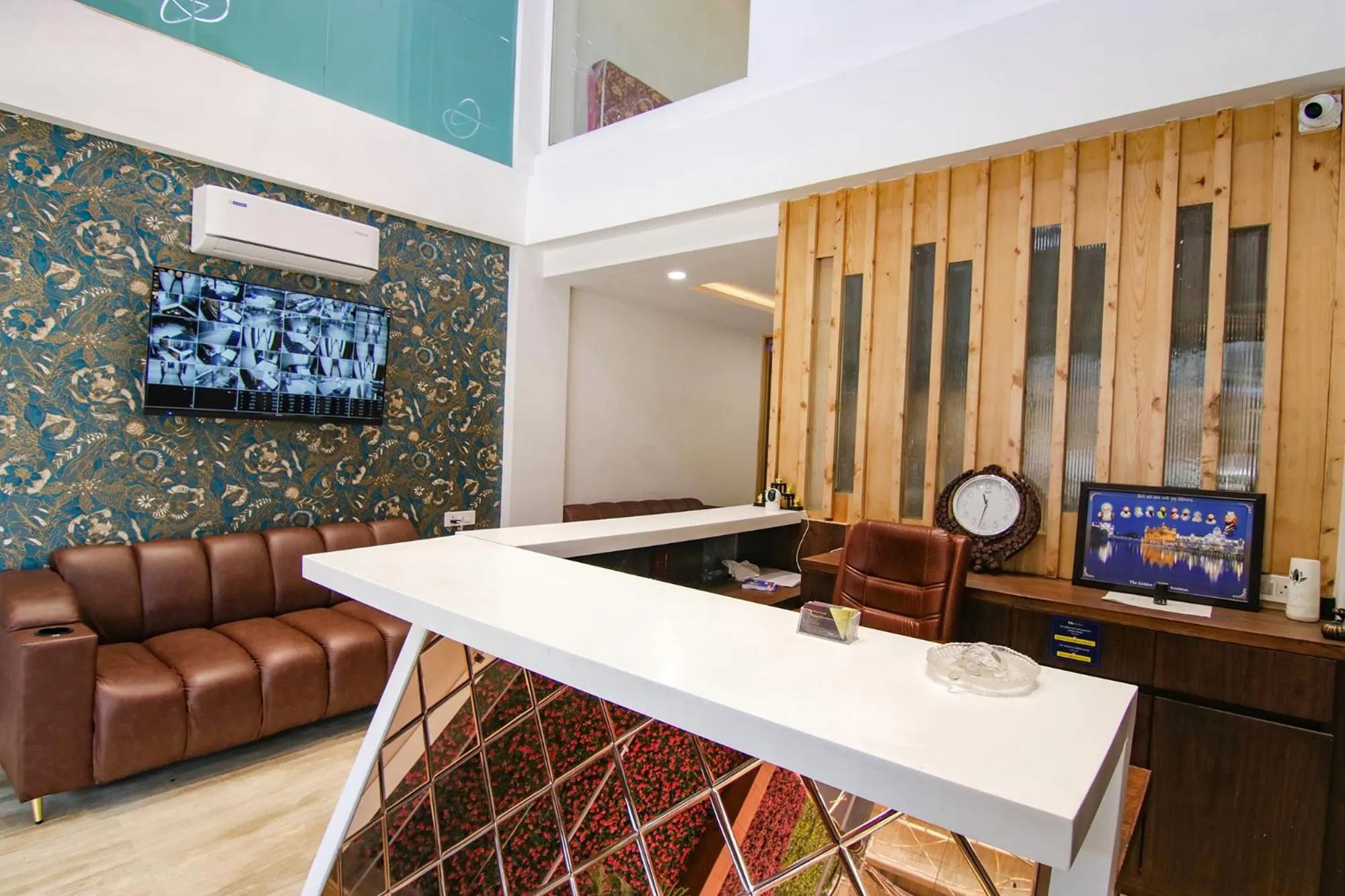 Lobby or reception in FabHotel Prism Grand