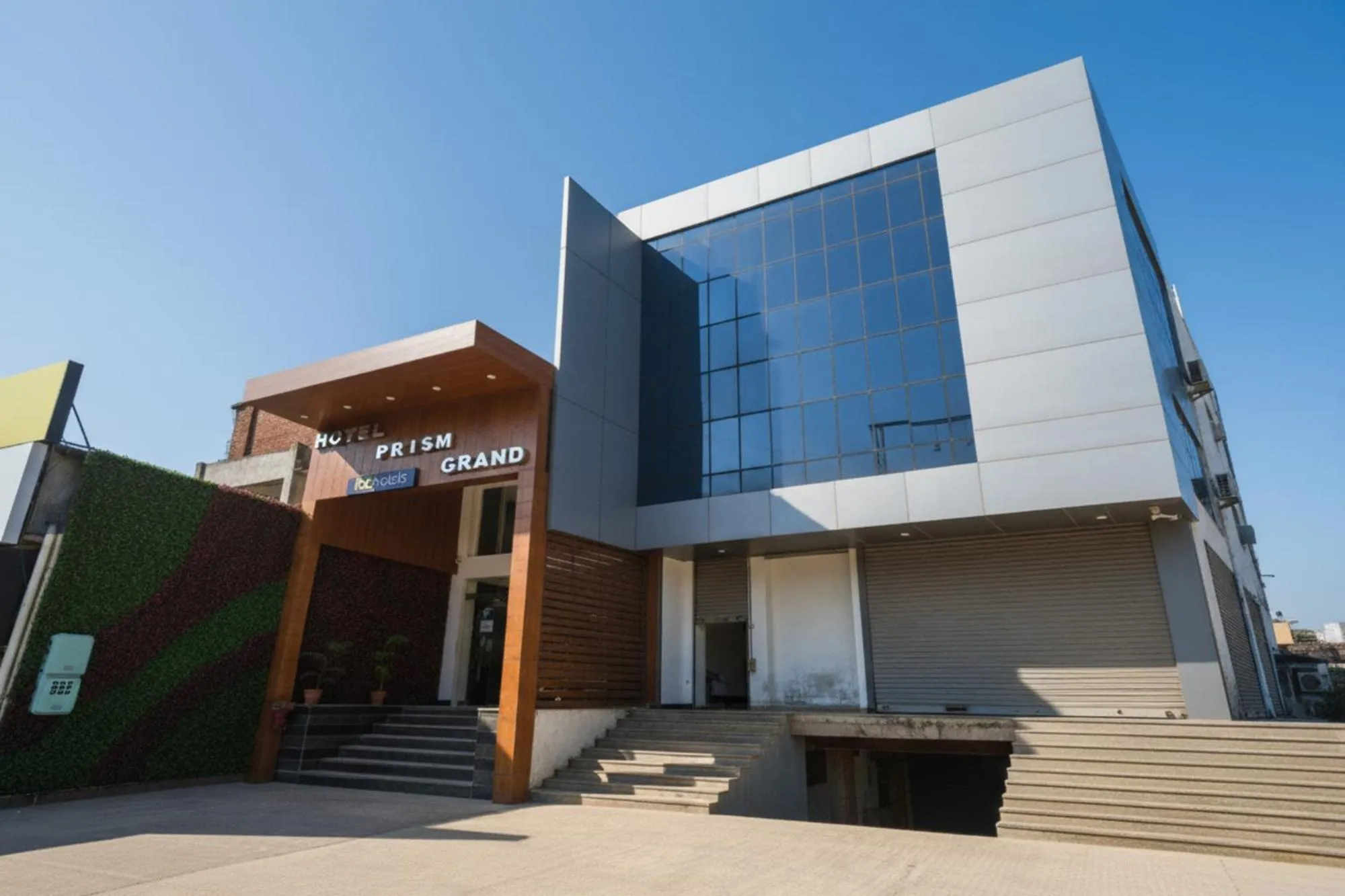 Facade/entrance in FabHotel Prism Grand