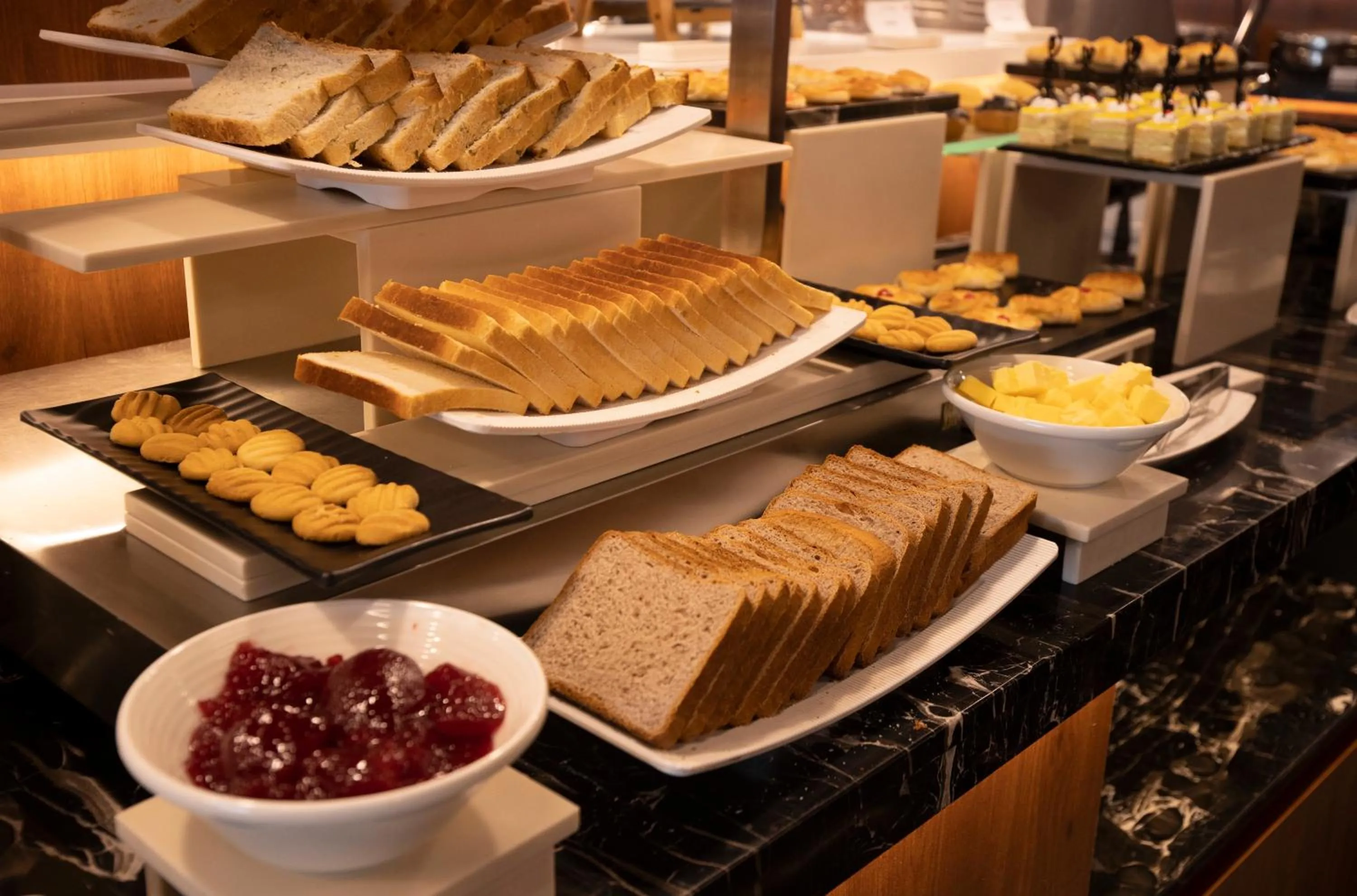Breakfast in Le Poshe, Kodaikanal