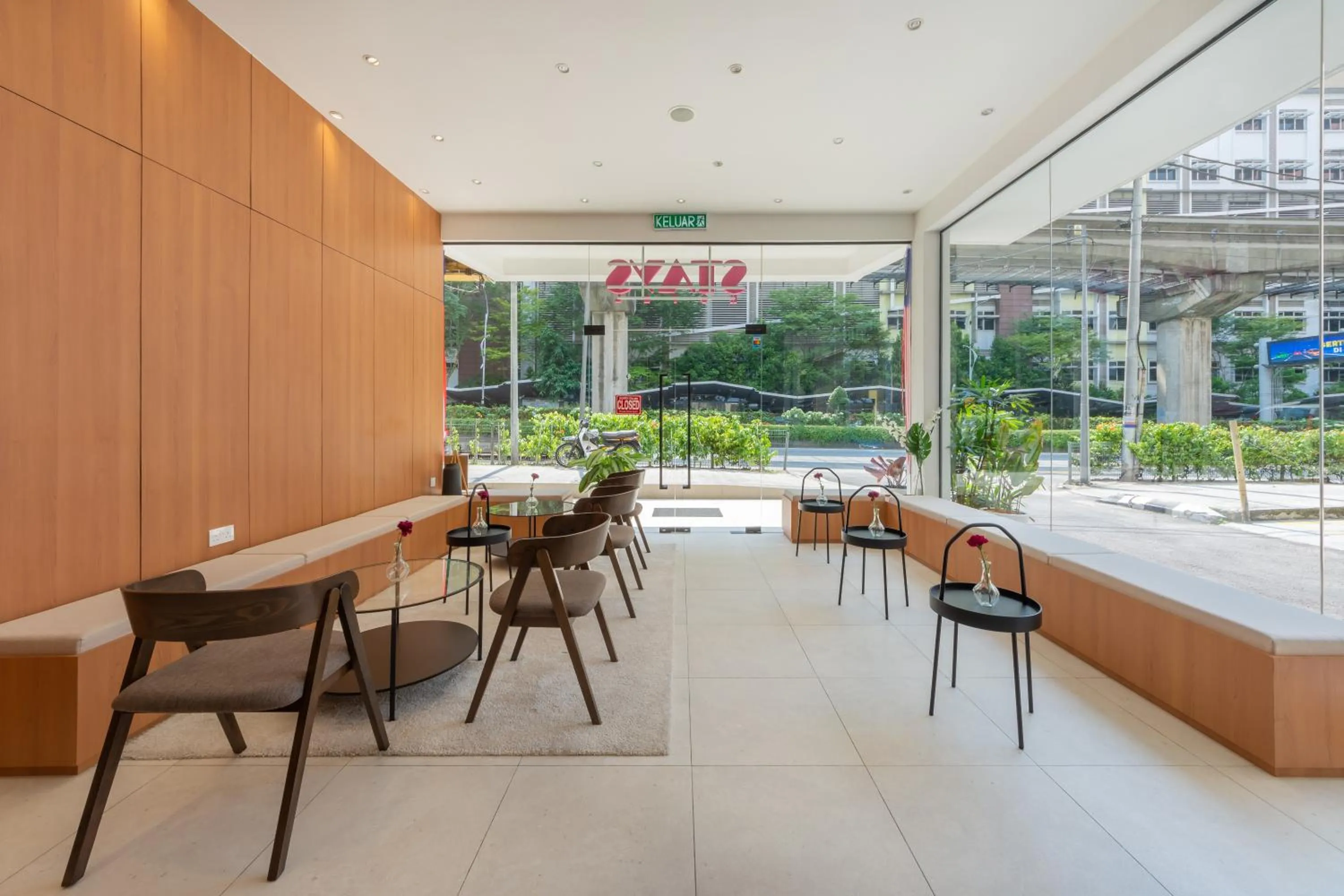 Restaurant/places to eat in STAYS HOTEL