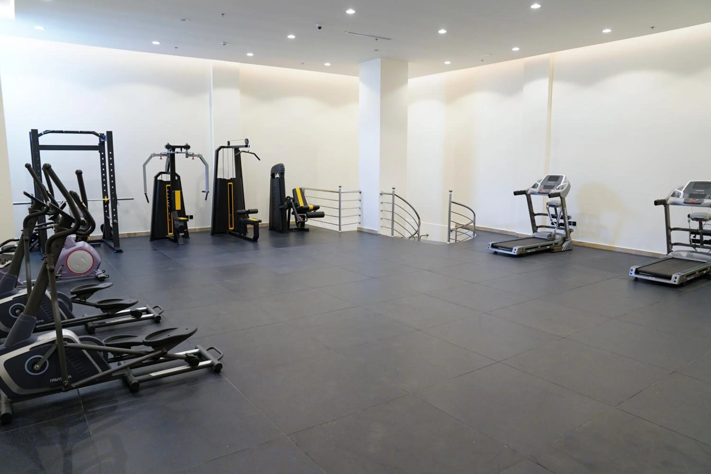 Fitness centre/facilities in Best Western Plus Danat Almansak Hotel