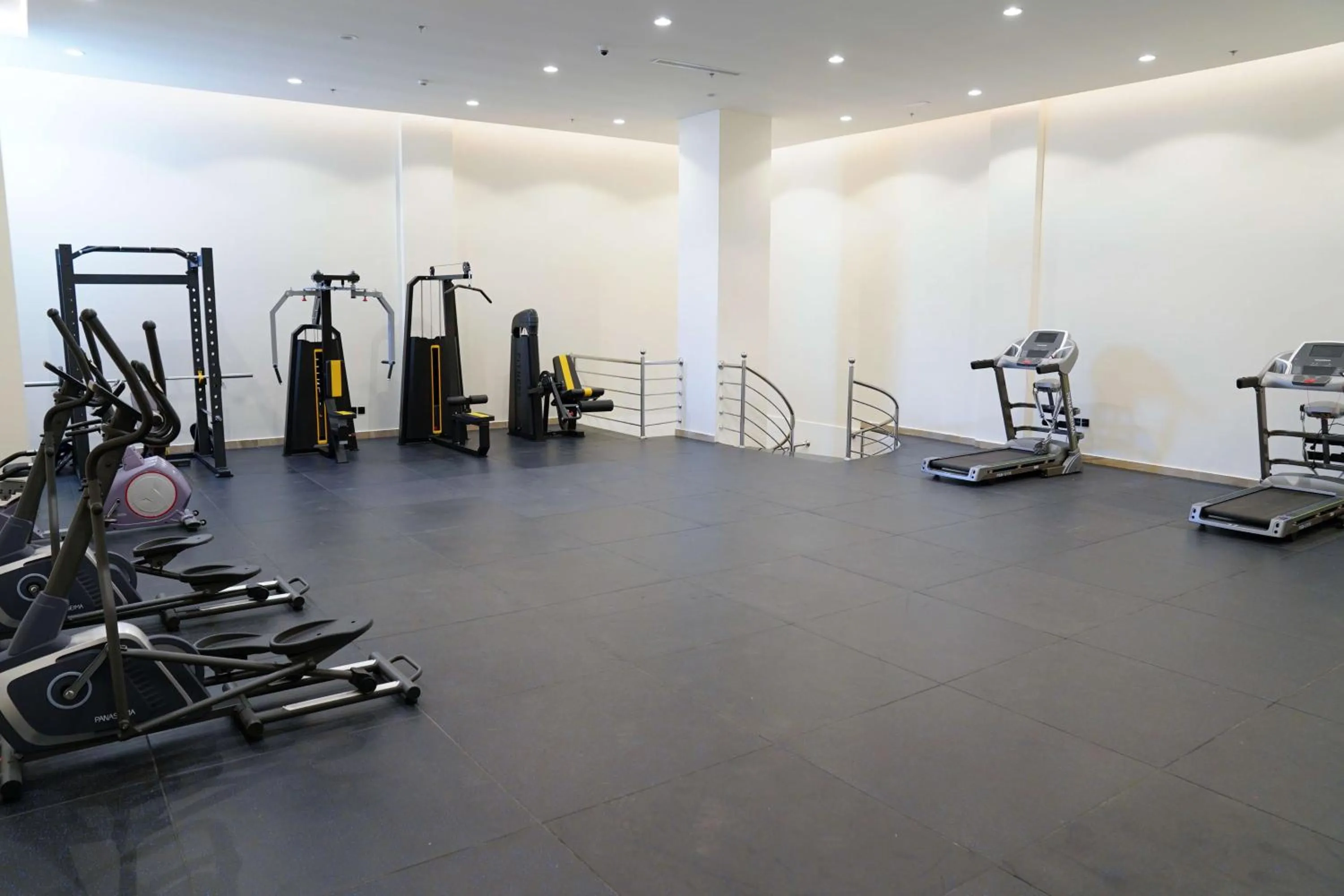 Fitness centre/facilities in Best Western Plus Danat Almansak Hotel