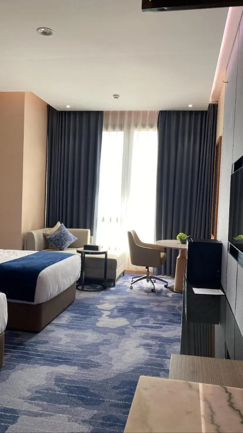 Superior King Room with Roll-In Shower - Disability Access/Non-Smoking in Best Western Plus Danat Almansak Hotel Superior King Room with Roll-In Shower - Disability Access/Non-Smoking in Best Western Plus Danat Almansak Hotel