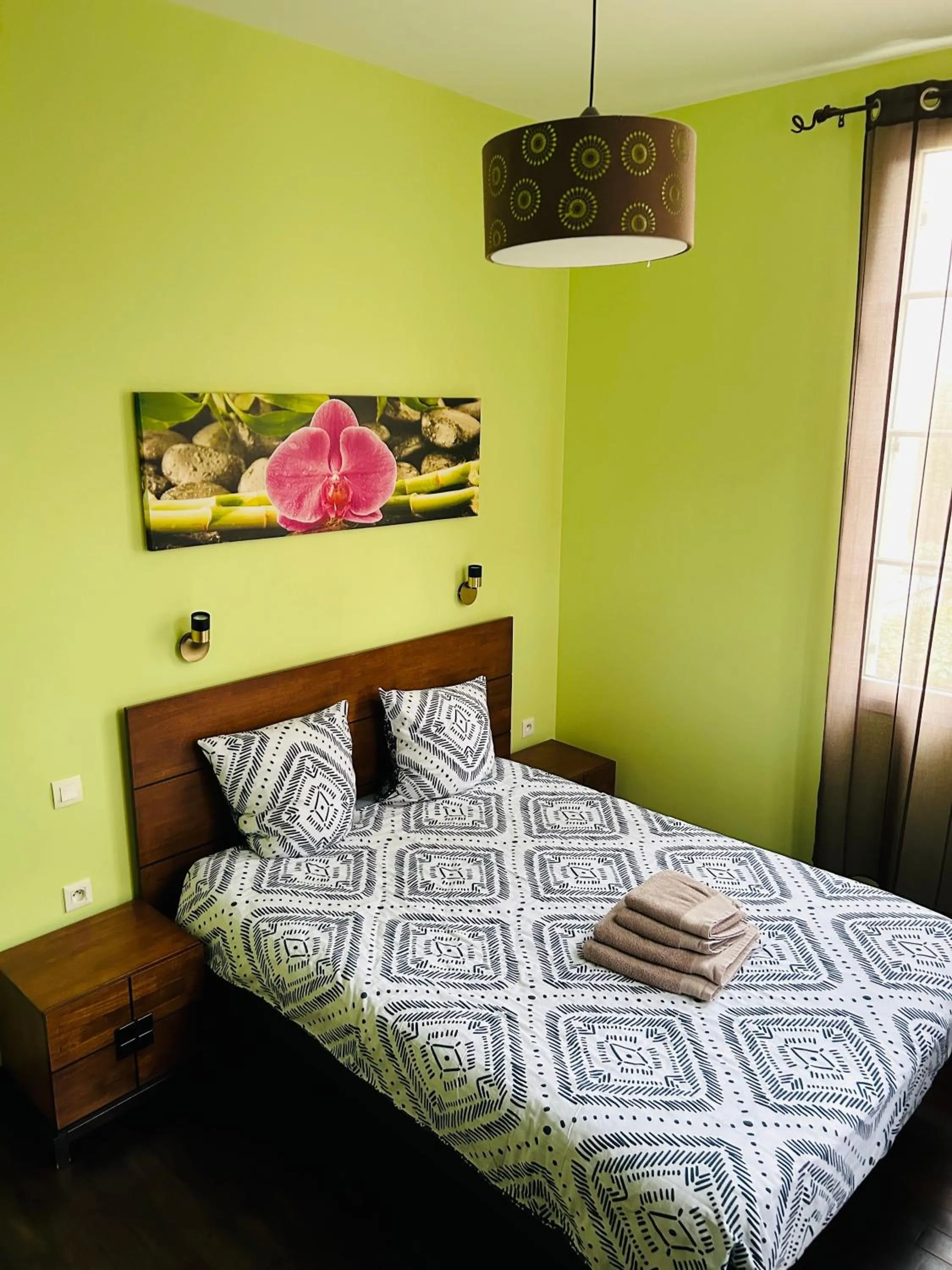 Bed in Appartement Serris