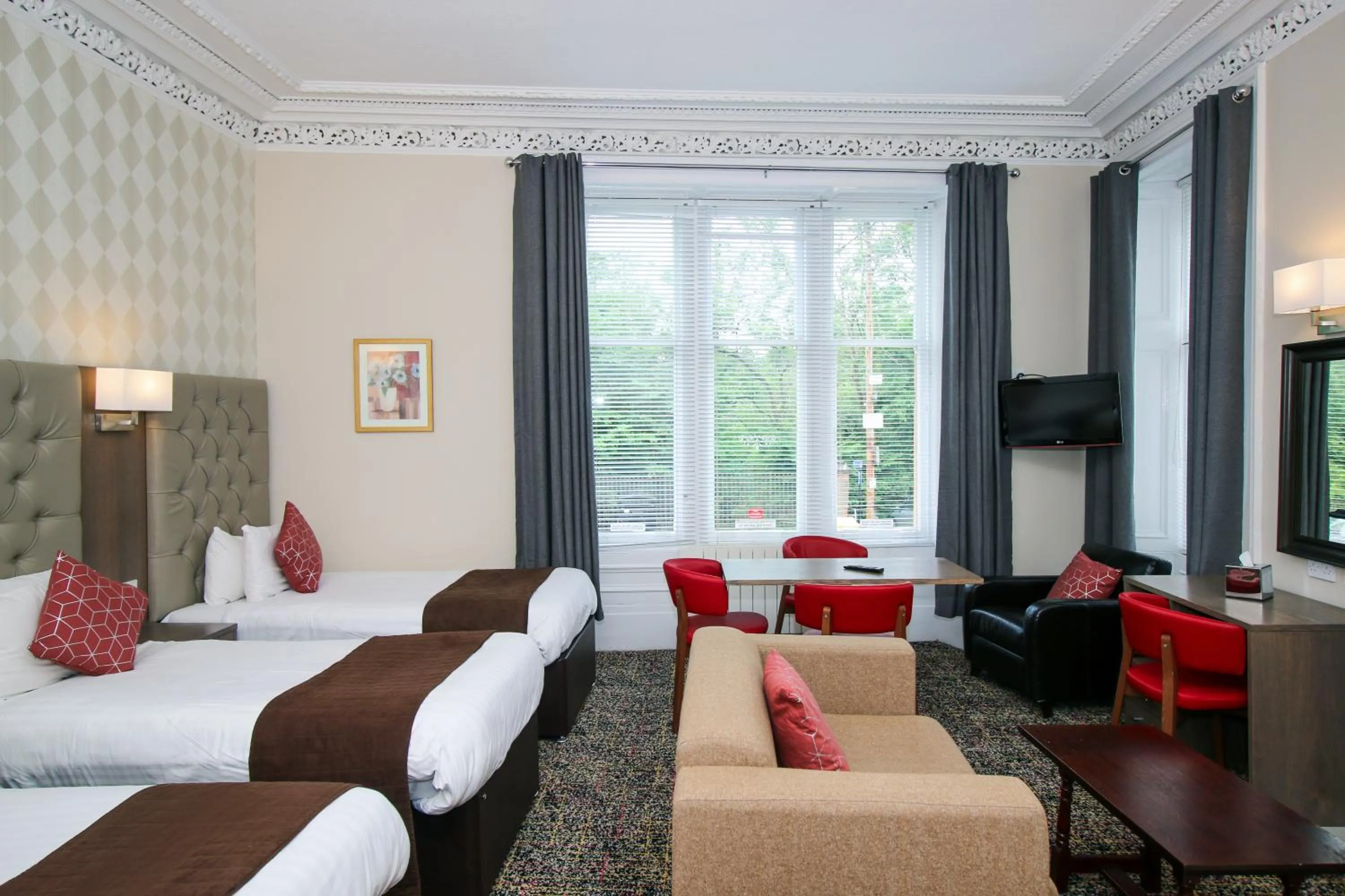 Photo of the whole room, Bed in Albion Hotel