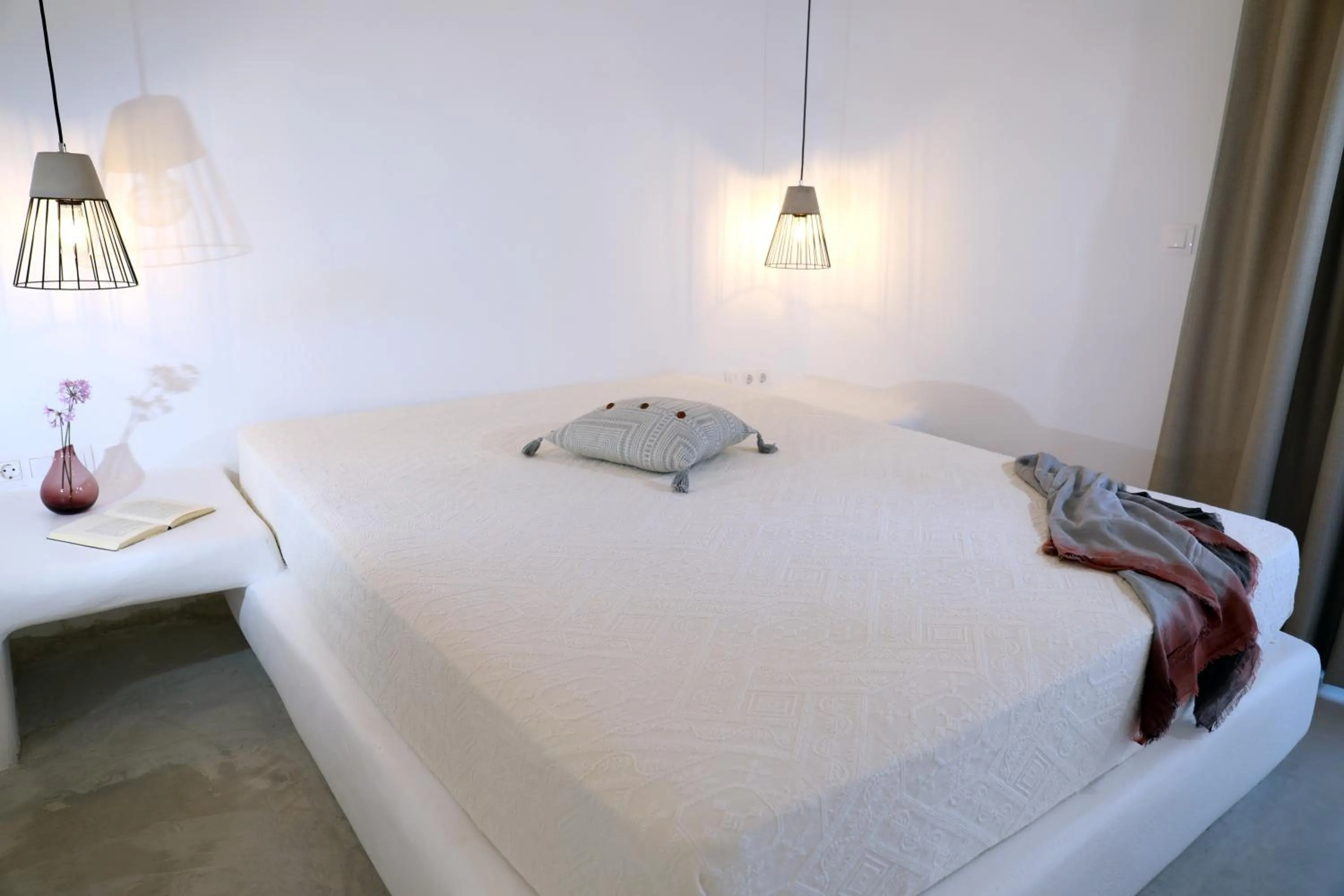 Bed in Irida Vacation Suites