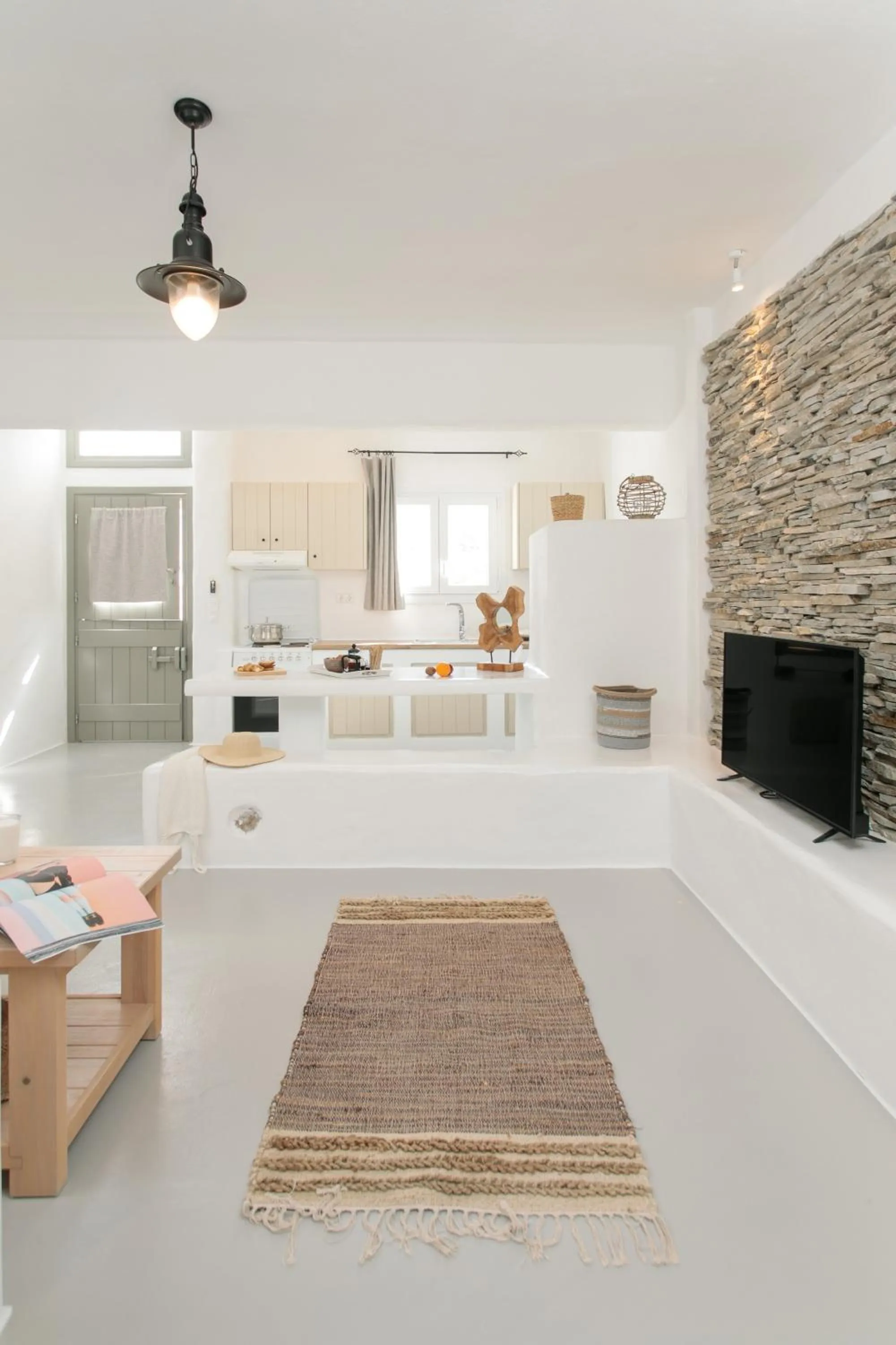 TV and multimedia in Irida Vacation Suites