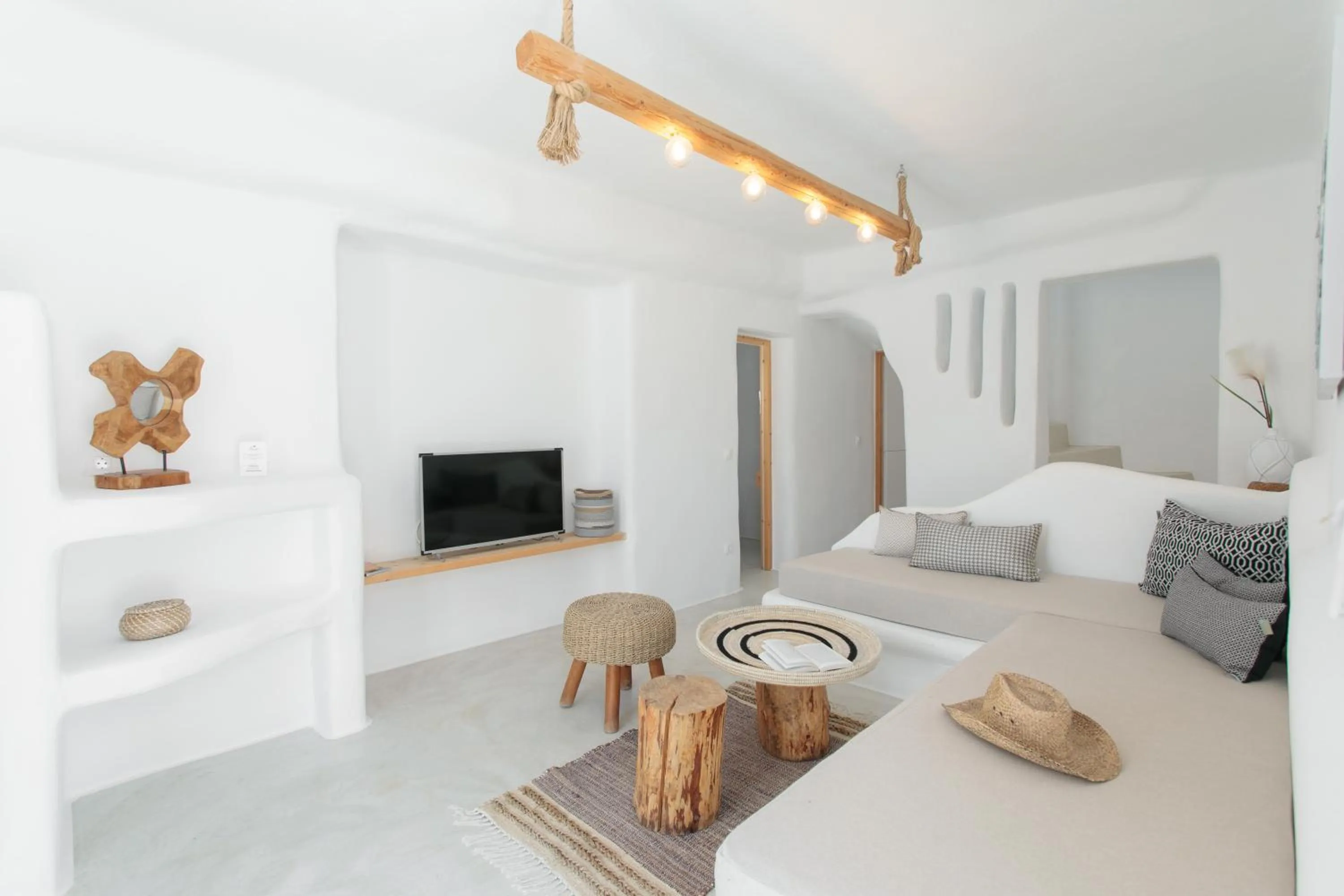 TV and multimedia in Irida Vacation Suites