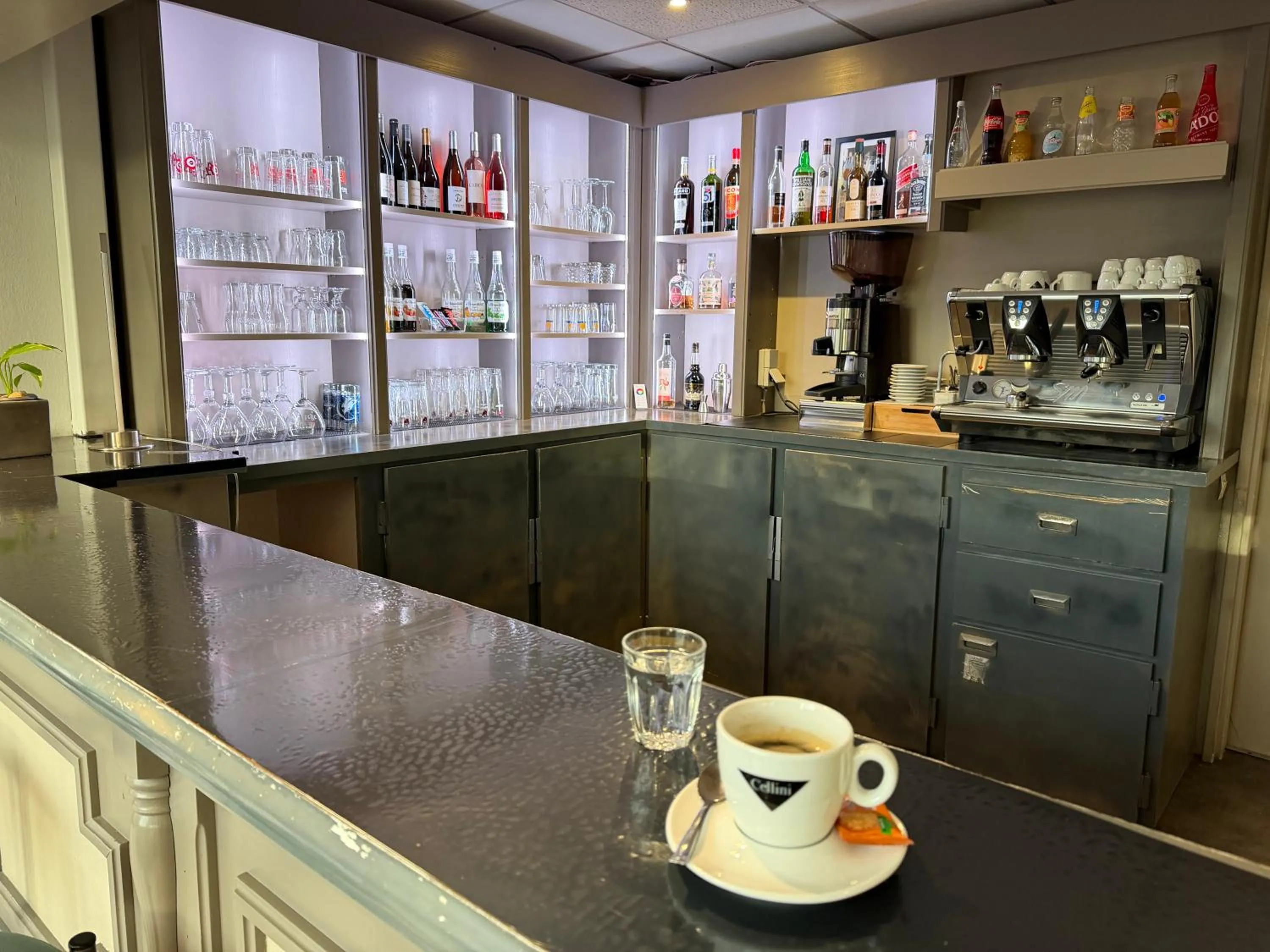 Lounge or bar in Cit'Hotel LA PYRAMIDE