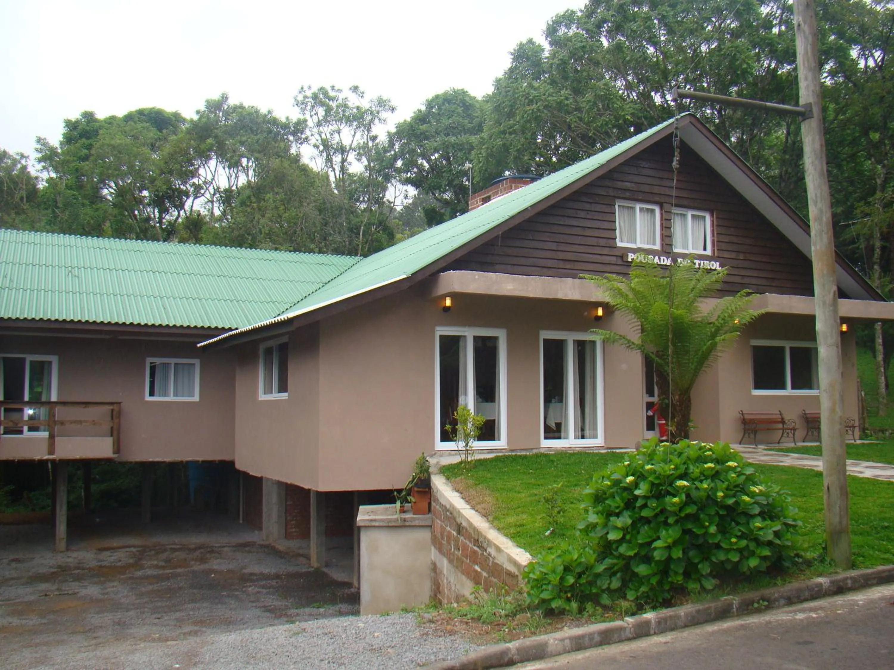 Facade/entrance in Pousada do Tirol