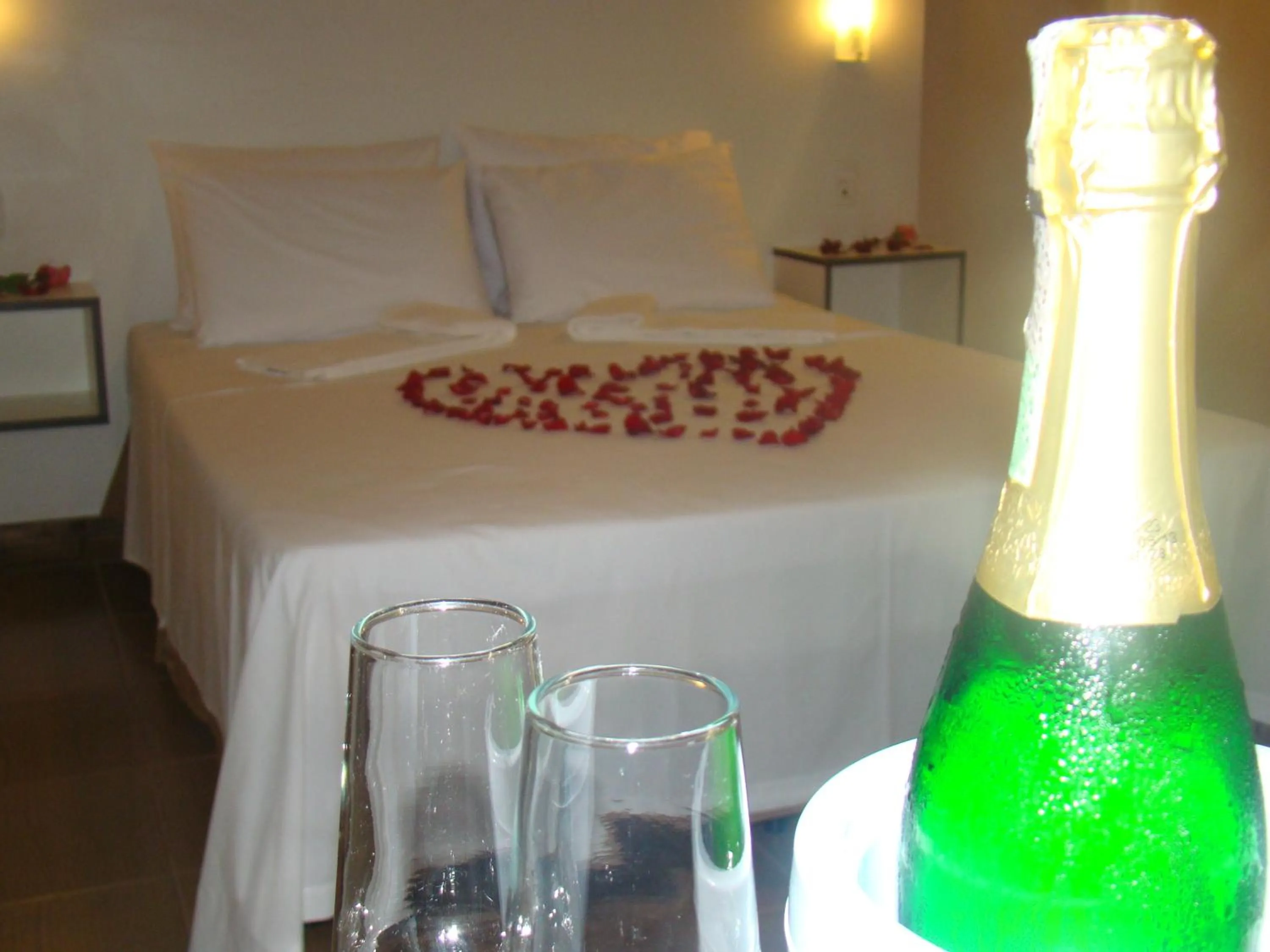 Bedroom, Bed in Pousada do Tirol