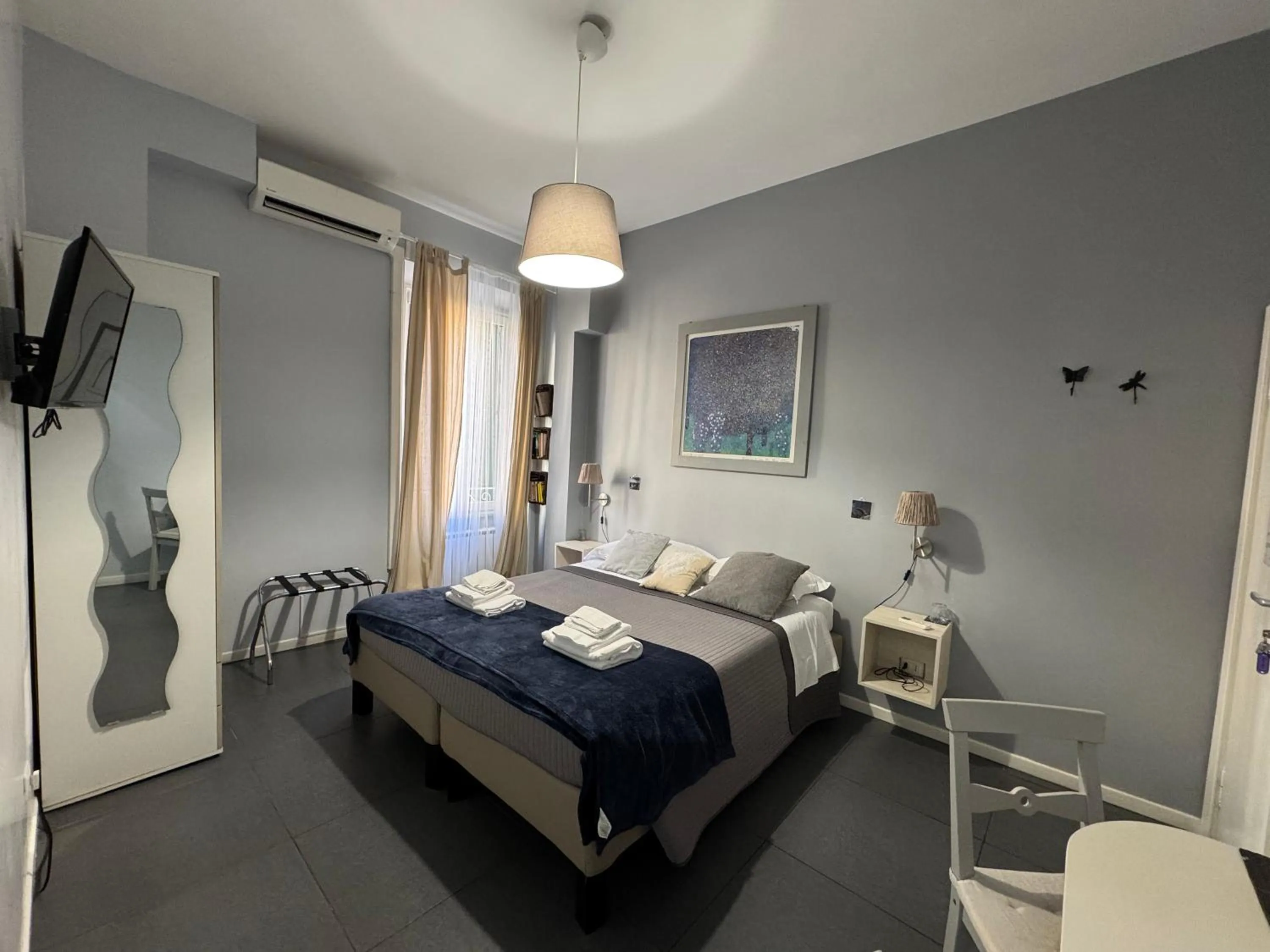 Bed in Le Due Civette Roma