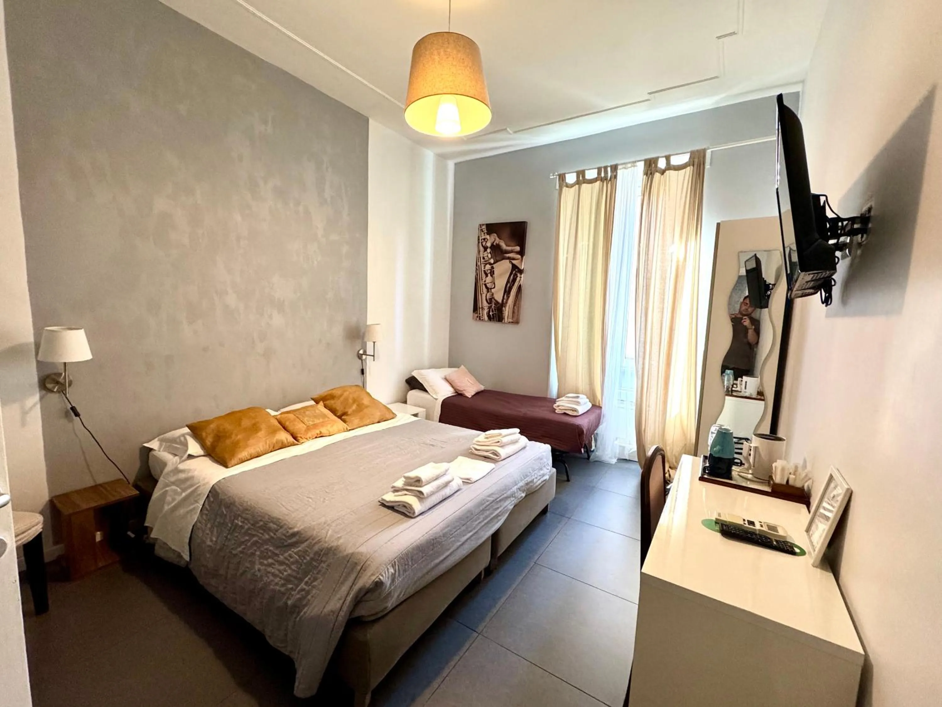 Bed in Le Due Civette Roma