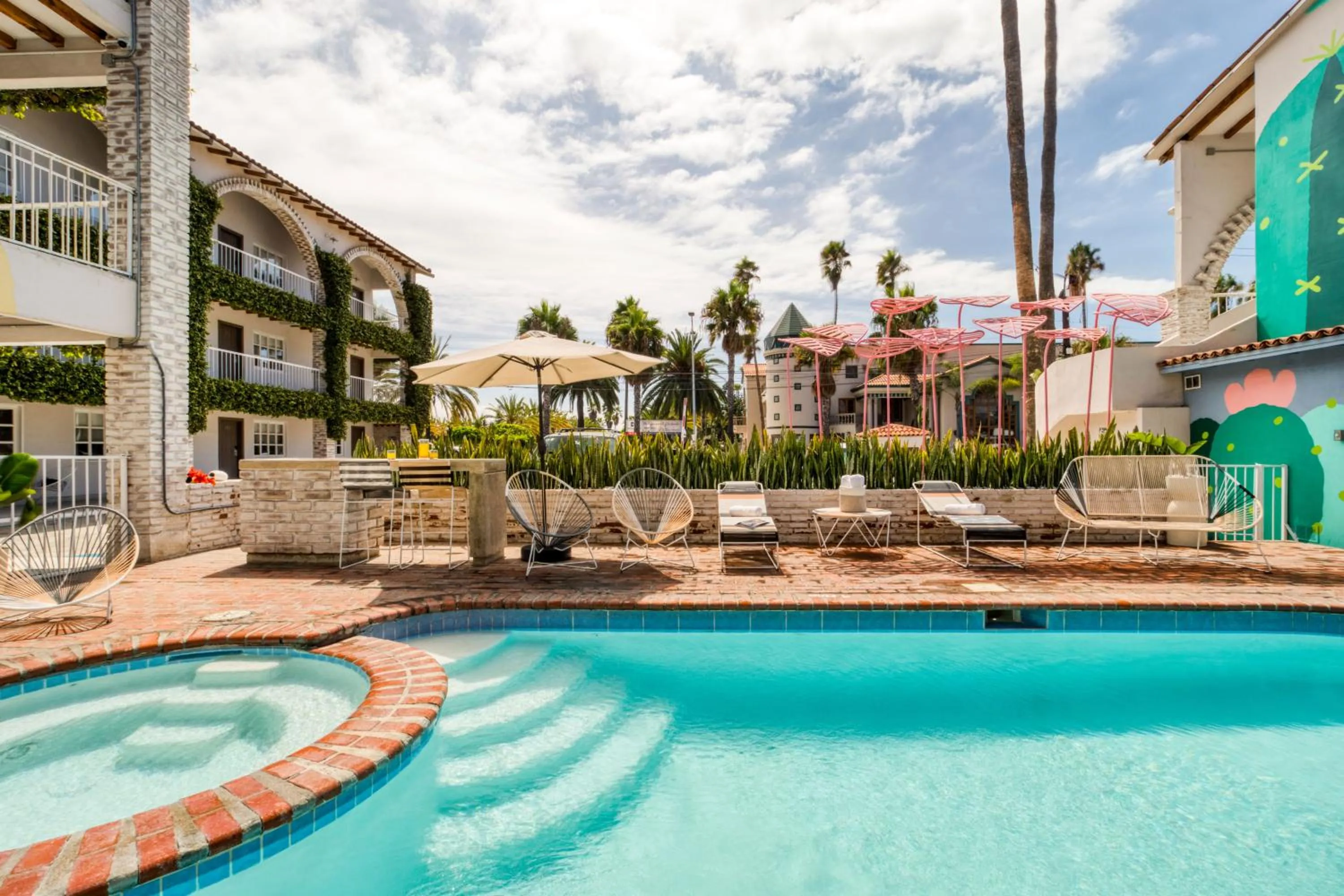 Hot Tub in Beach House by ULIV