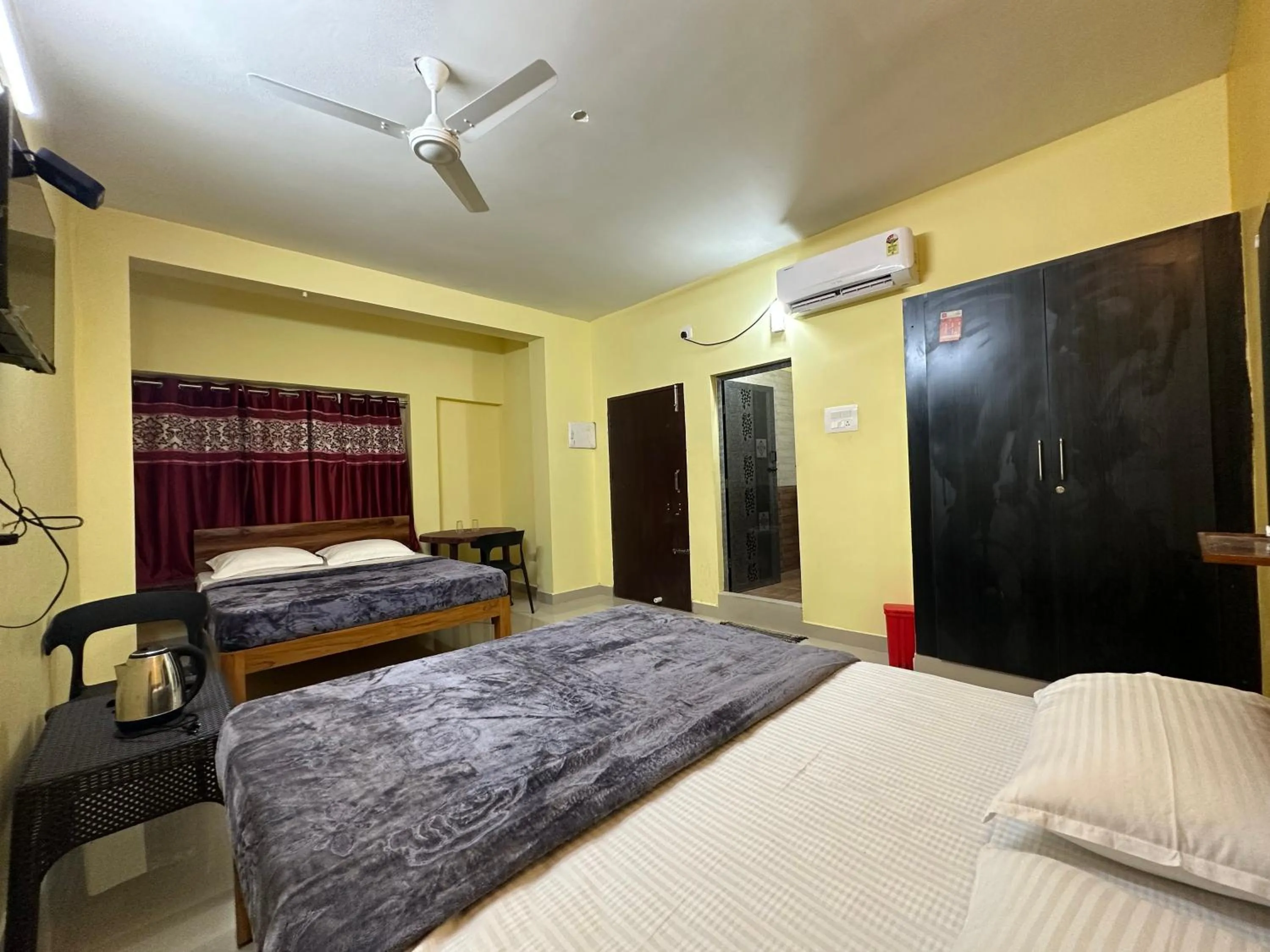 Bed in The Kaya Inn Srirangam