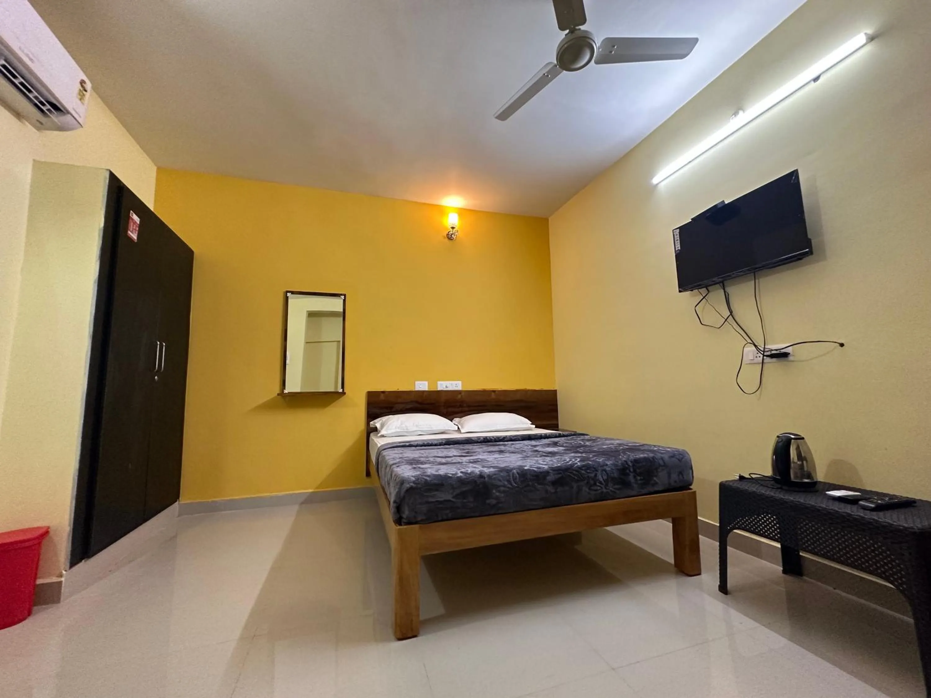 Photo of the whole room in The Kaya Inn Srirangam