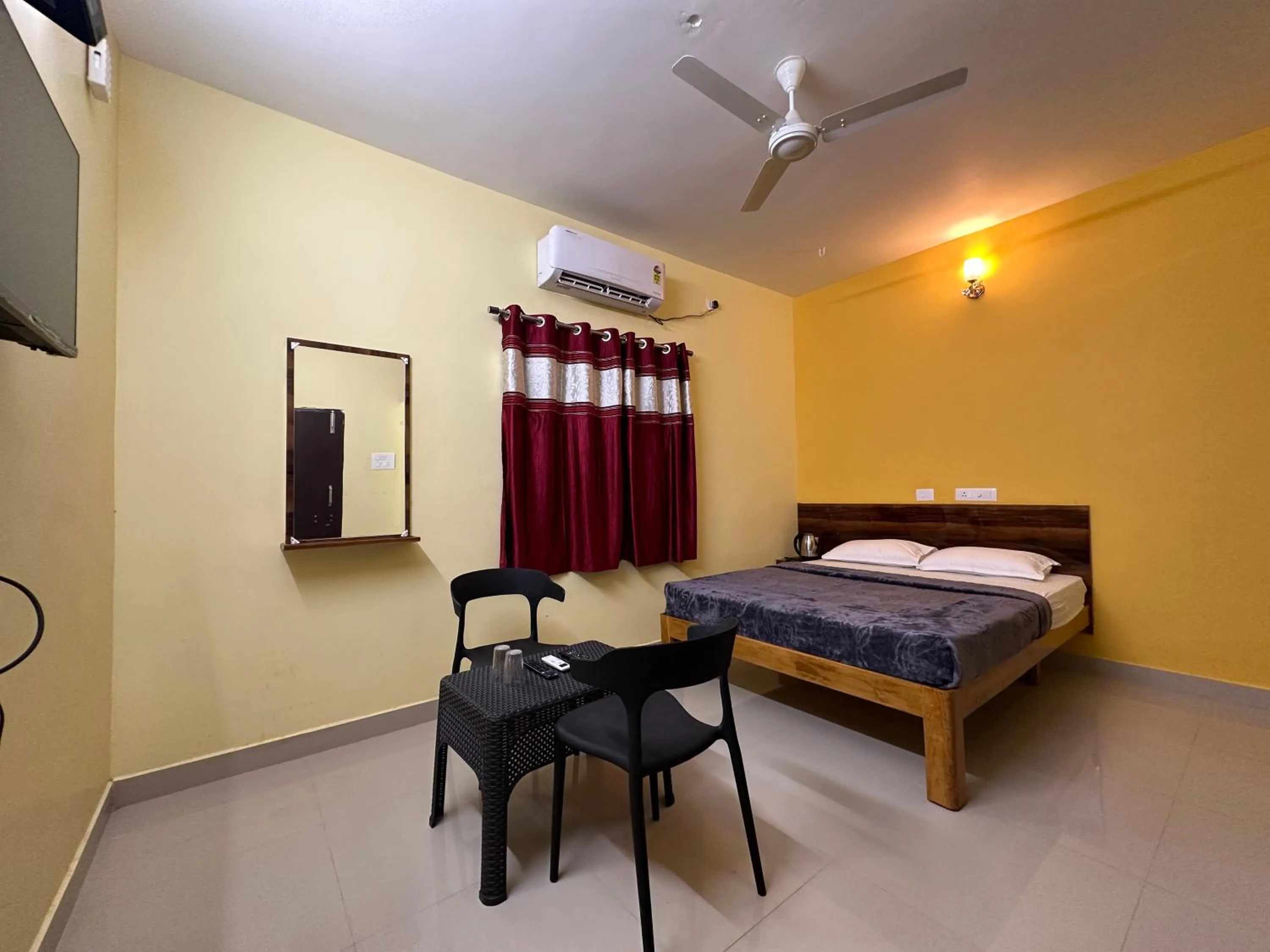 Bed in The Kaya Inn Srirangam