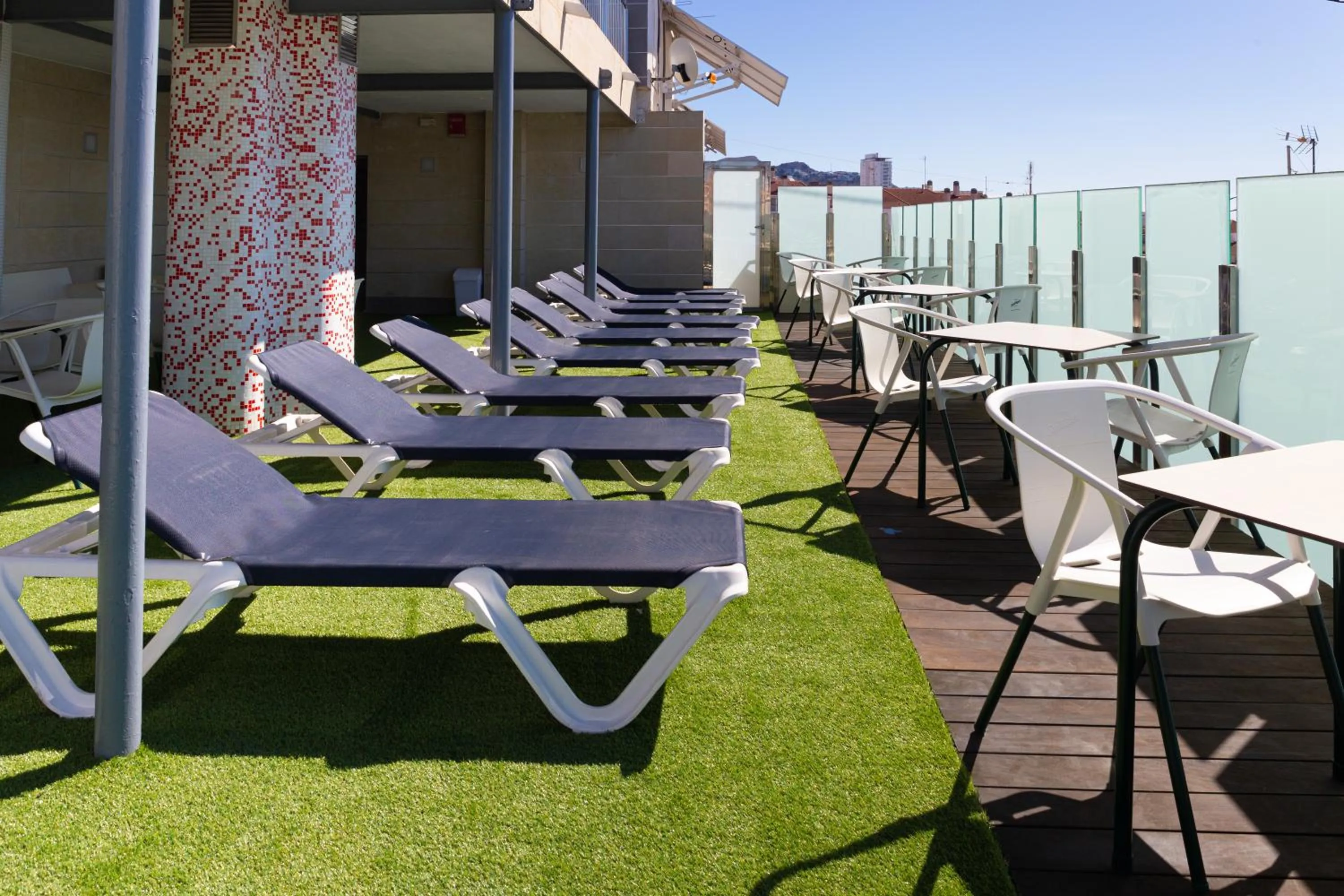 Swimming pool in Hotel Oasis Plaza