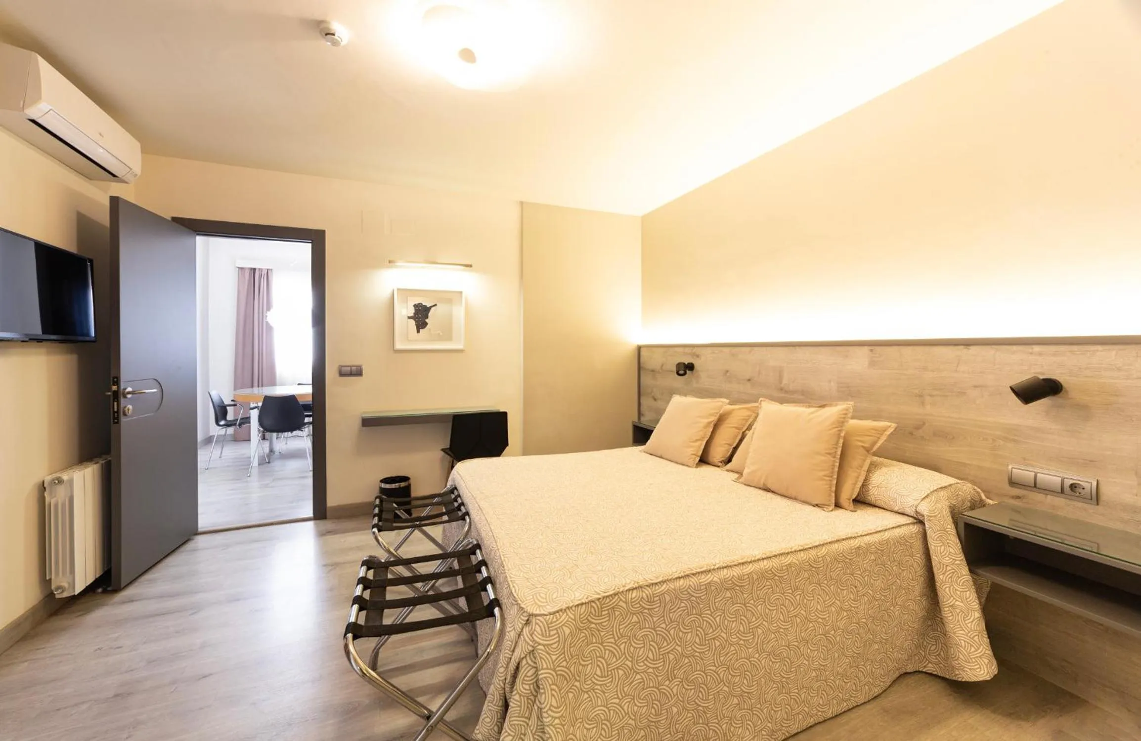 Bed in Hotel Oasis Plaza