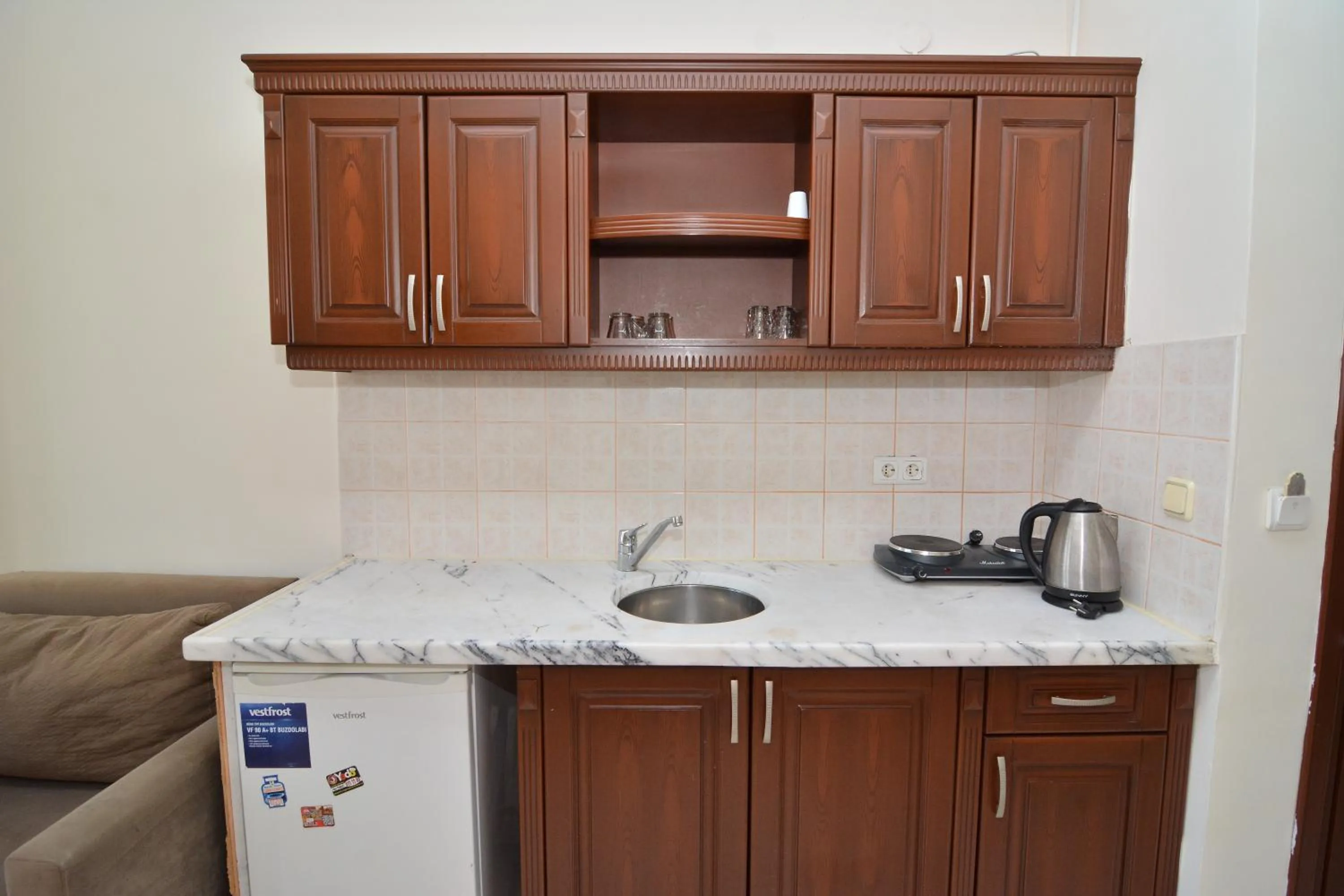Kitchen or kitchenette in Rose Garden Apart Hotel