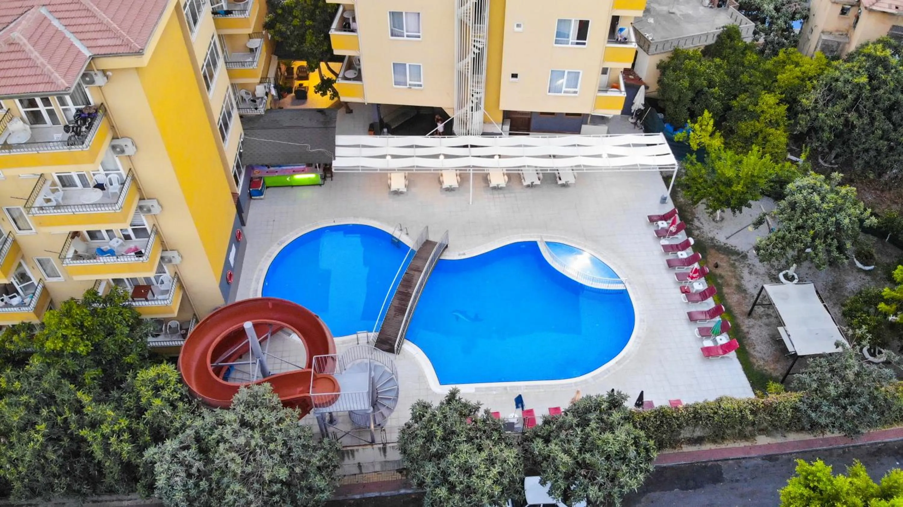 Swimming pool in Rose Garden Apart Hotel