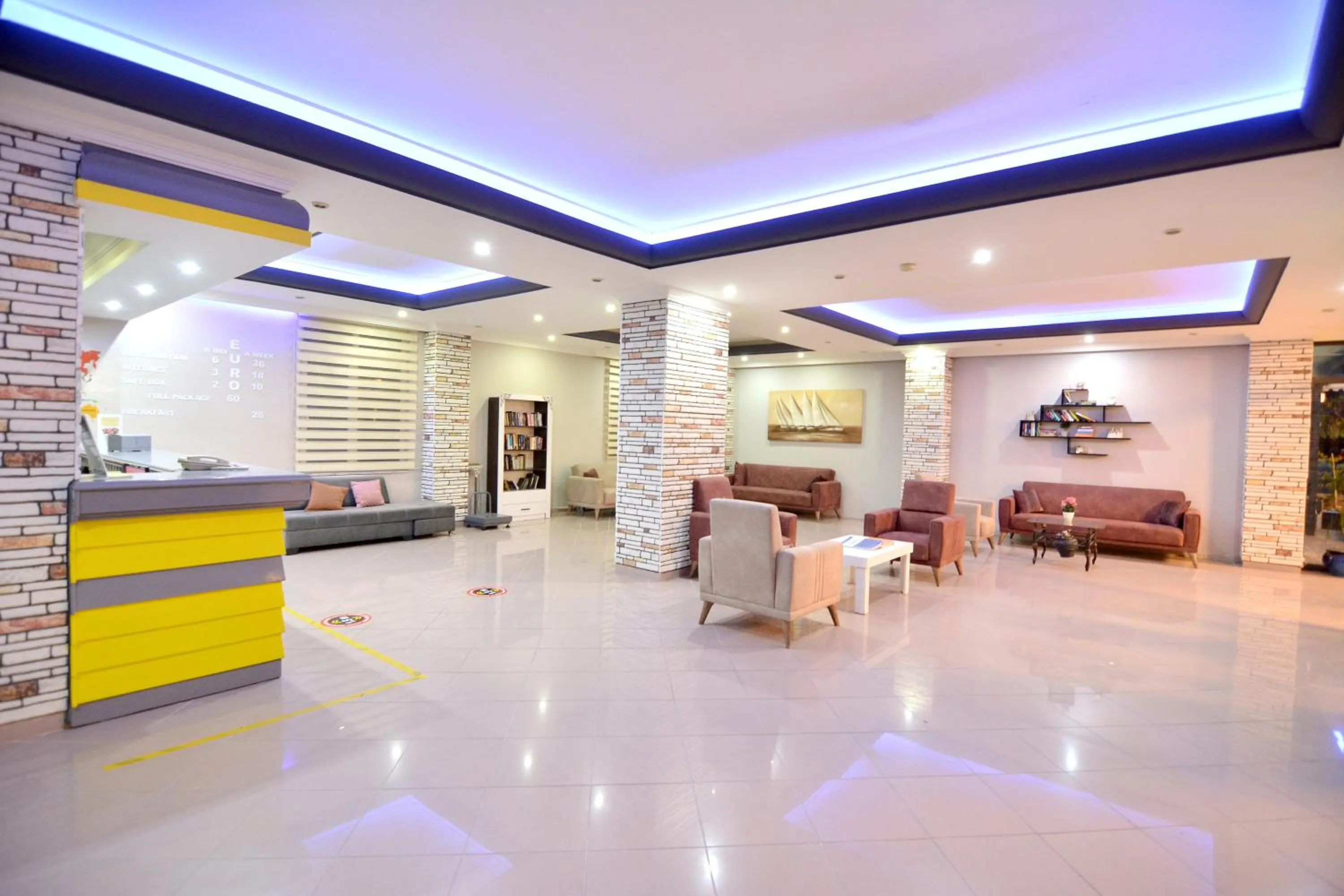 Lobby or reception in Rose Garden Apart Hotel