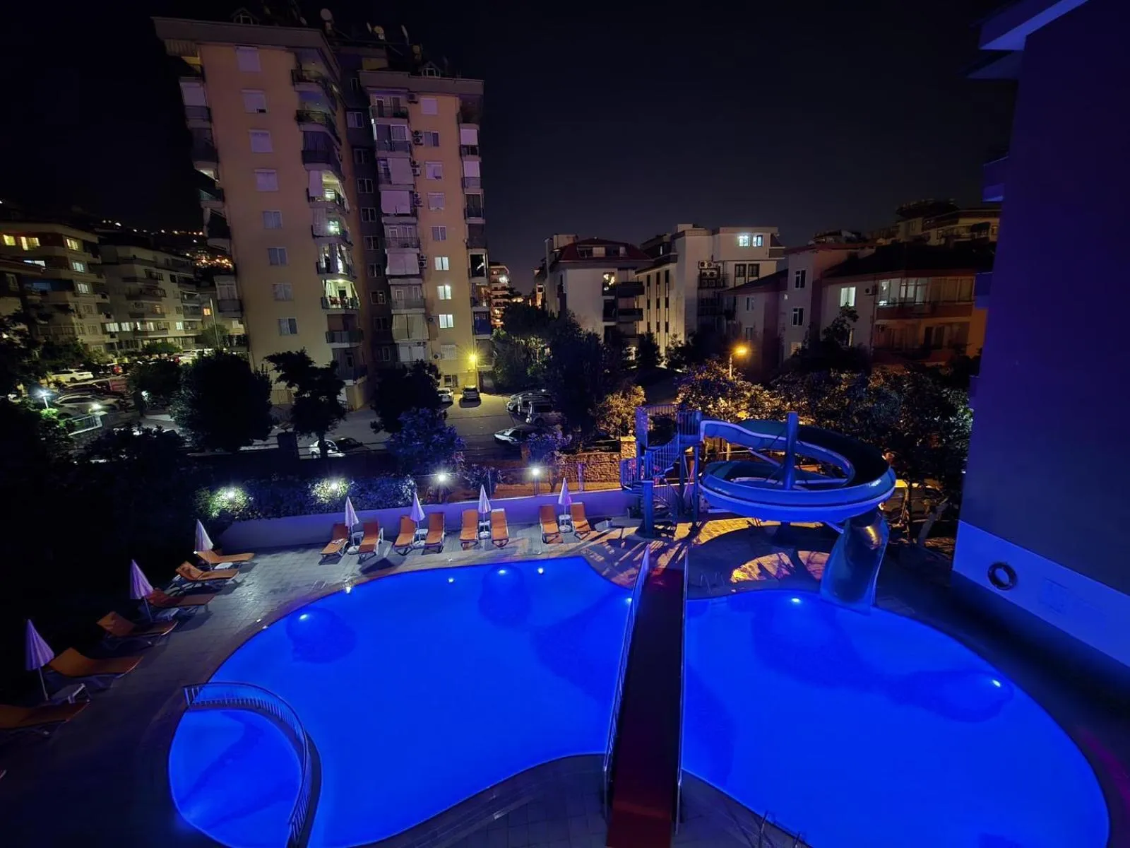 Property building in Rose Garden Apart Hotel