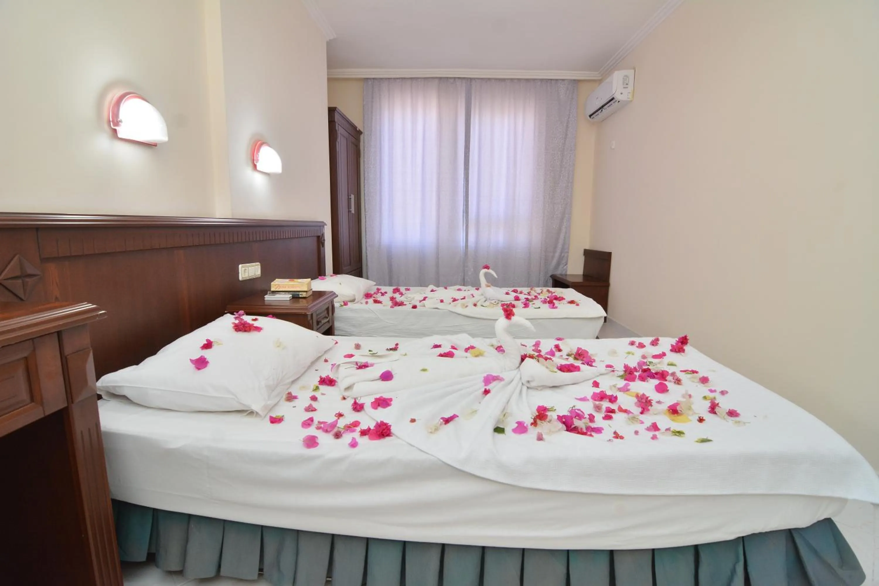 Bed in Rose Garden Apart Hotel