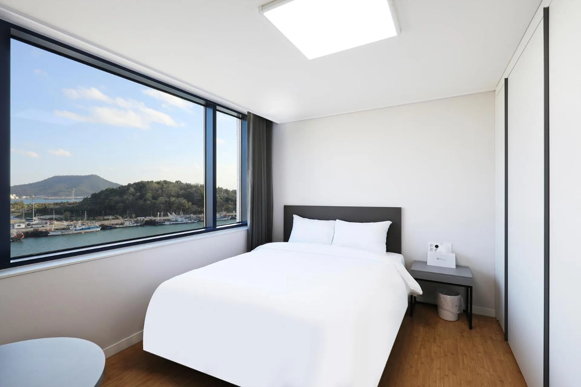 Natural landscape, Bed in Mokpo Ocean Hotel