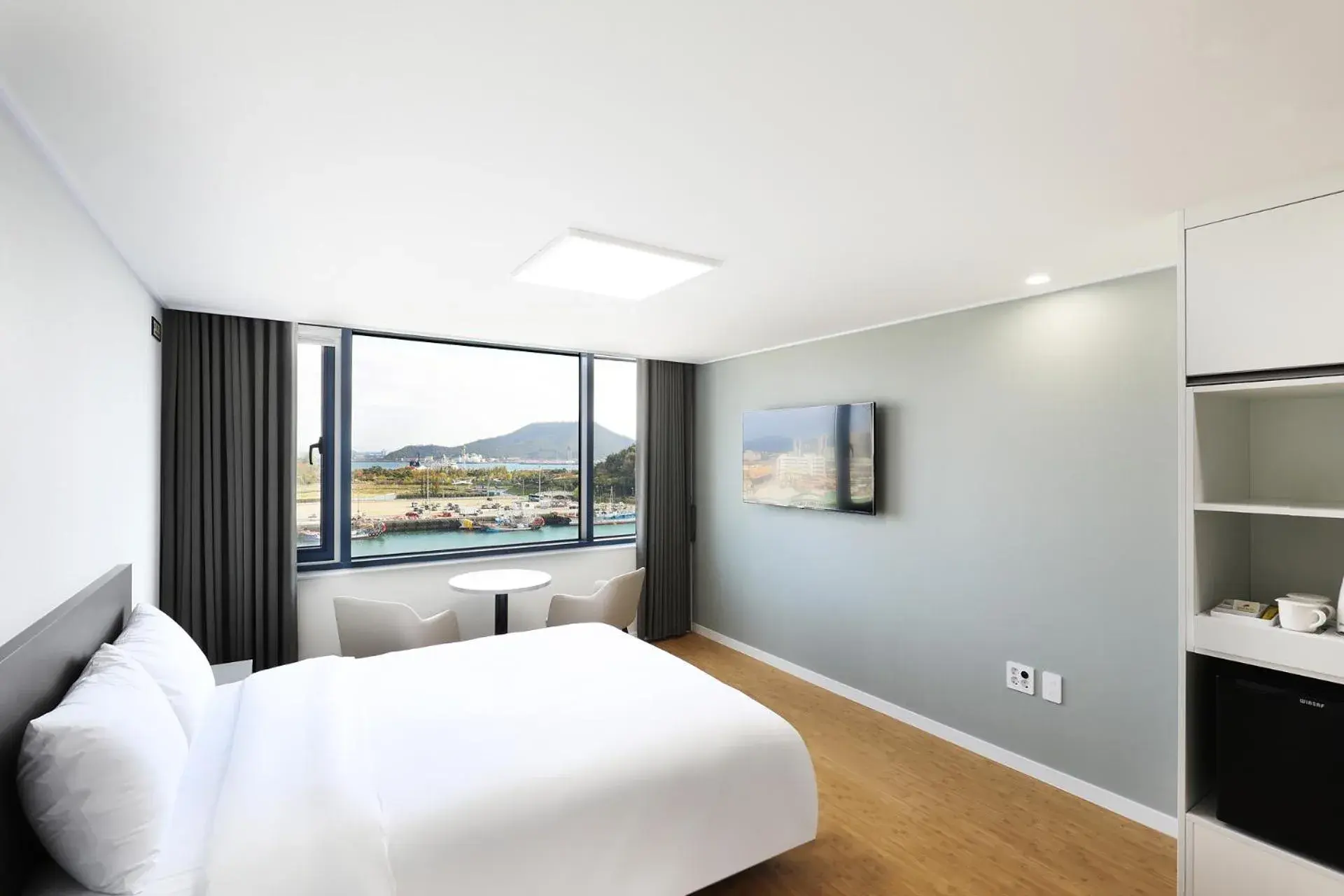 Deluxe Double Room with Sea View in Mokpo Ocean Hotel Deluxe Double Room with Sea View in Mokpo Ocean Hotel