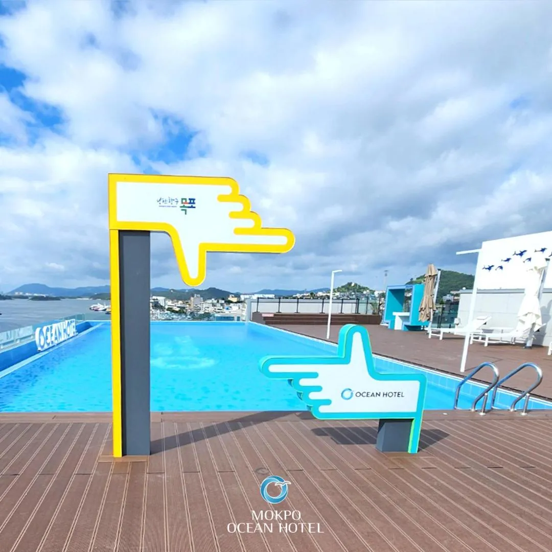 Swimming pool in Mokpo Ocean Hotel