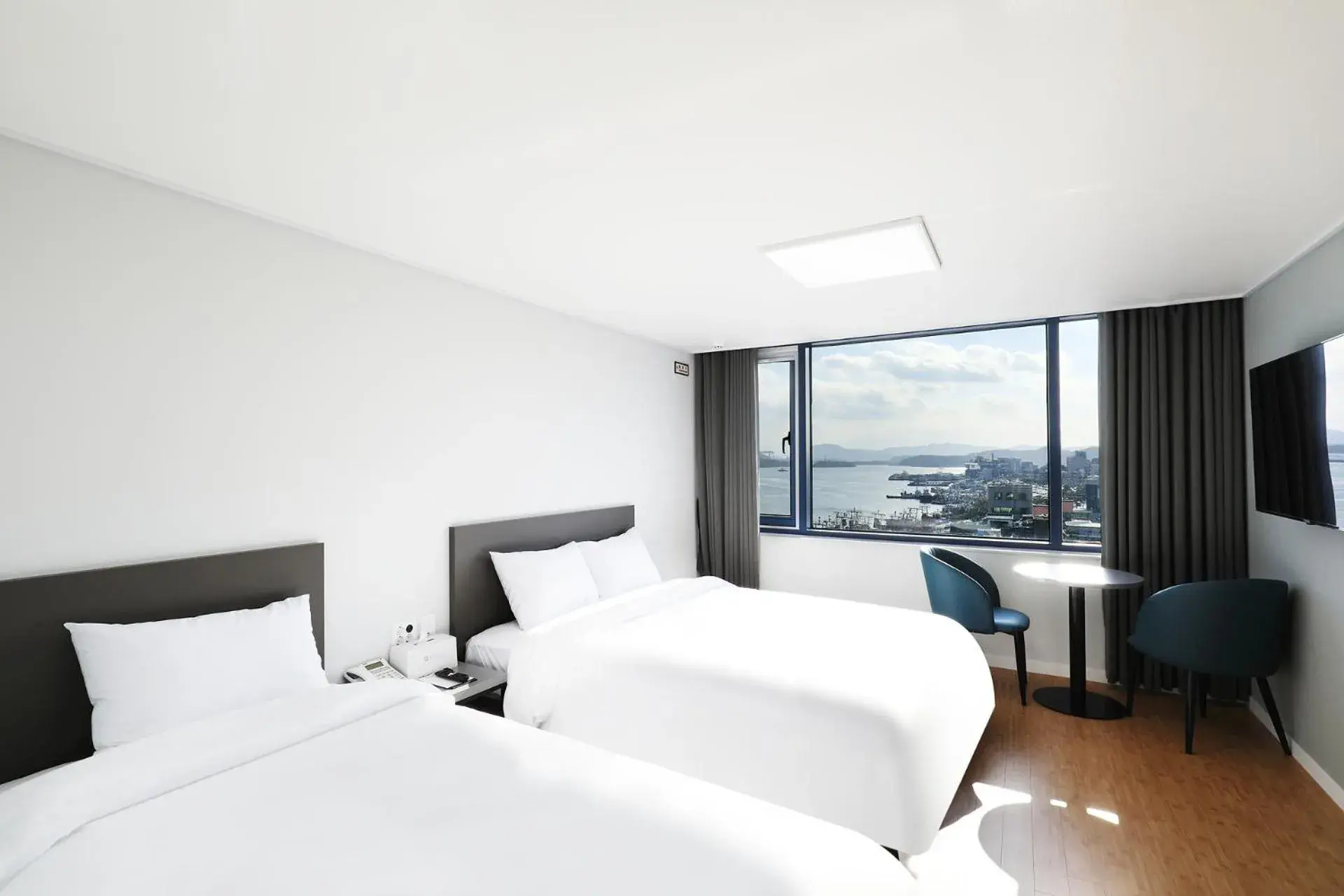Double or Twin Room with Sea View in Mokpo Ocean Hotel Double or Twin Room with Sea View in Mokpo Ocean Hotel