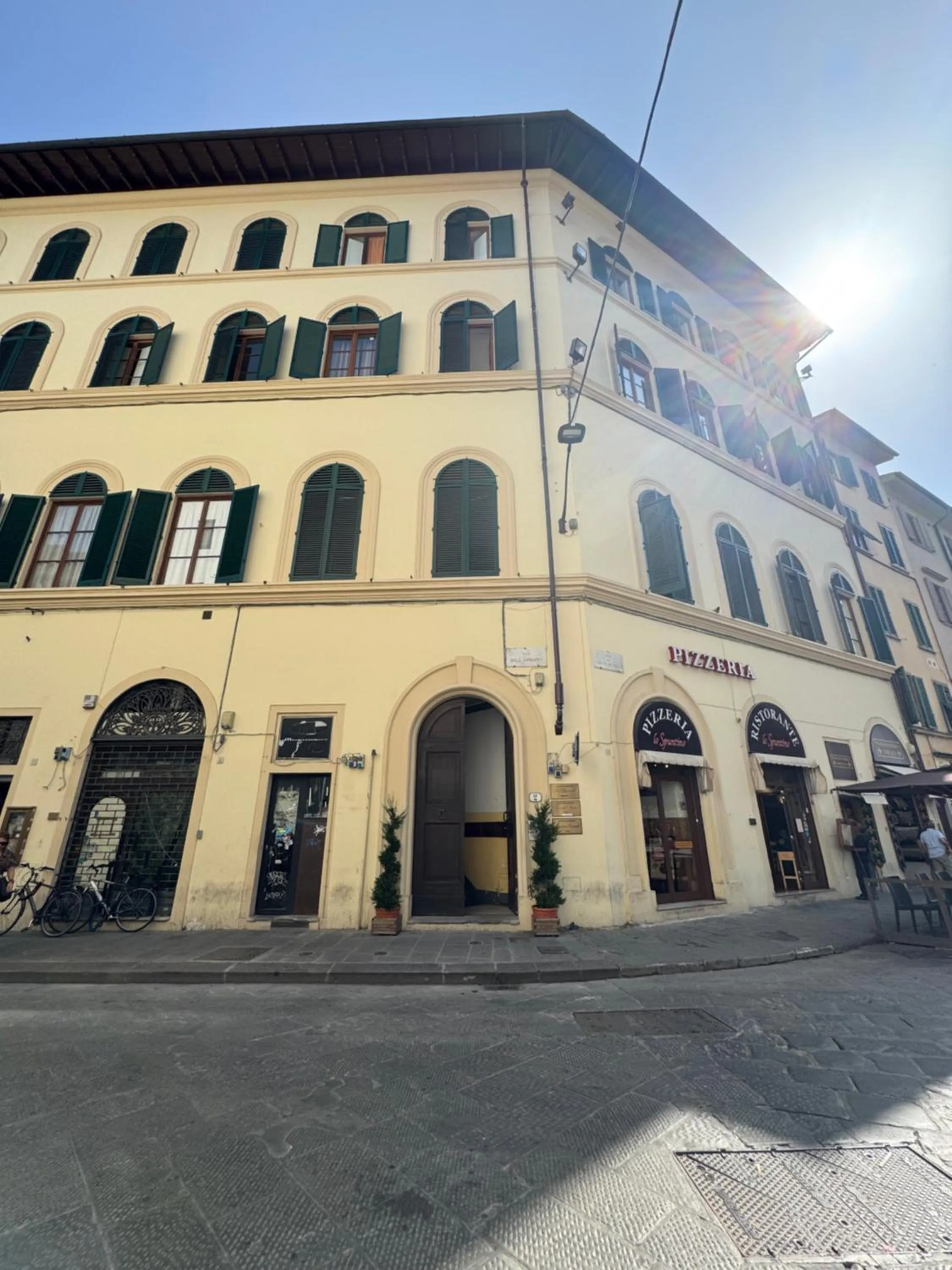 Facade/entrance in Emerald Palace