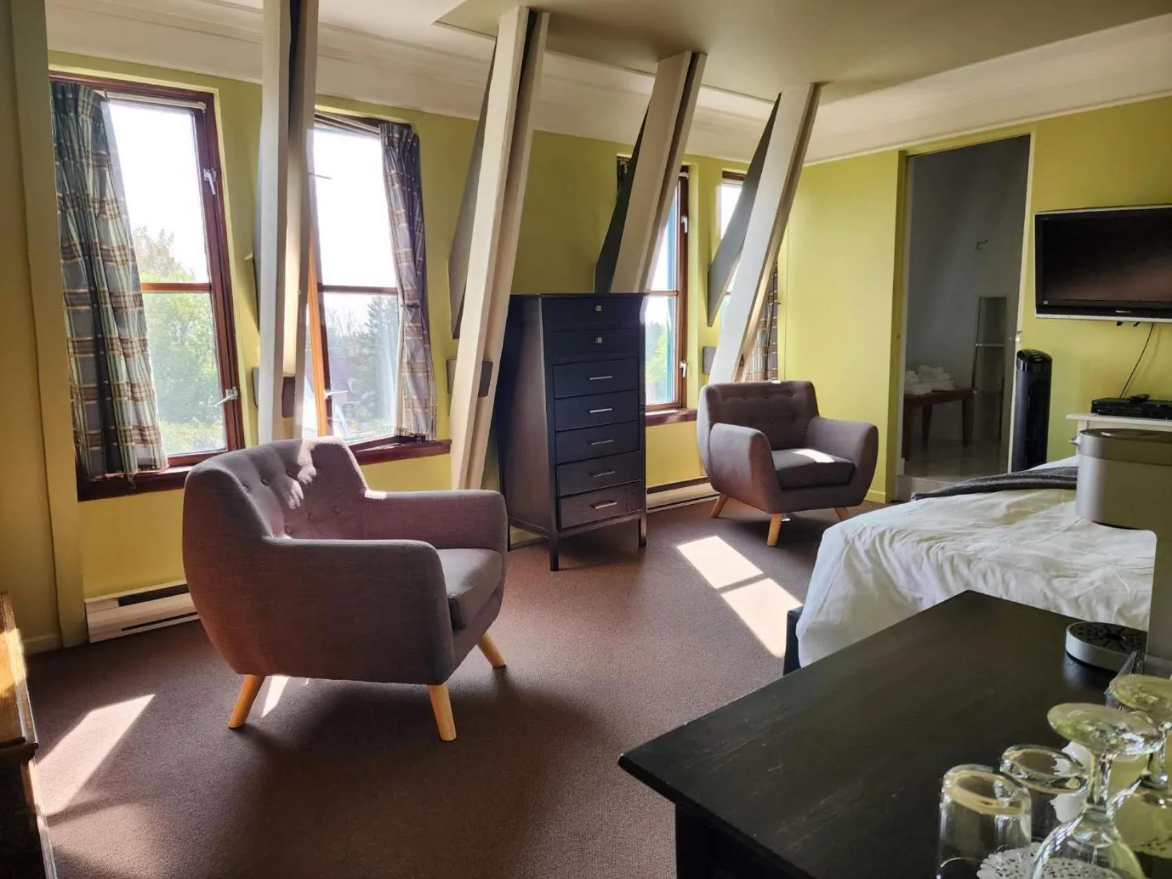 Photo of the whole room in Auberge des Nuages