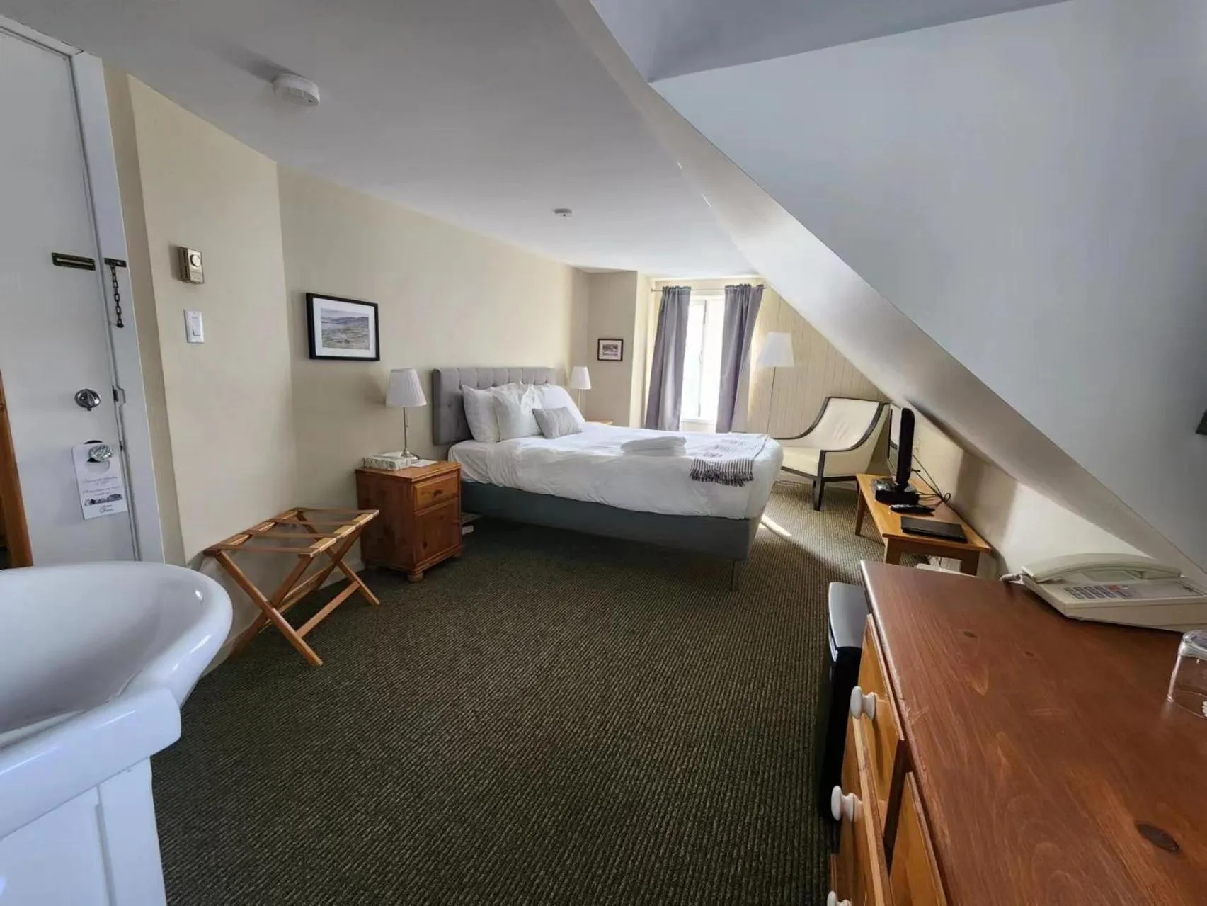 Photo of the whole room in Auberge des Nuages