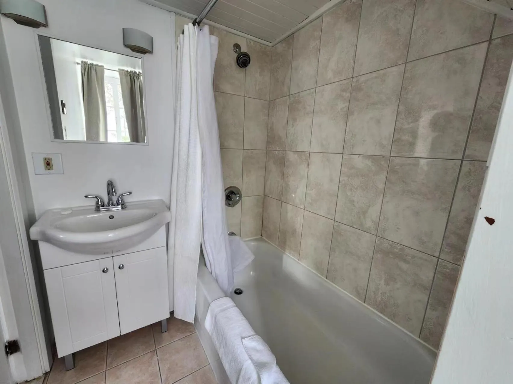 Bathroom in Auberge des Nuages