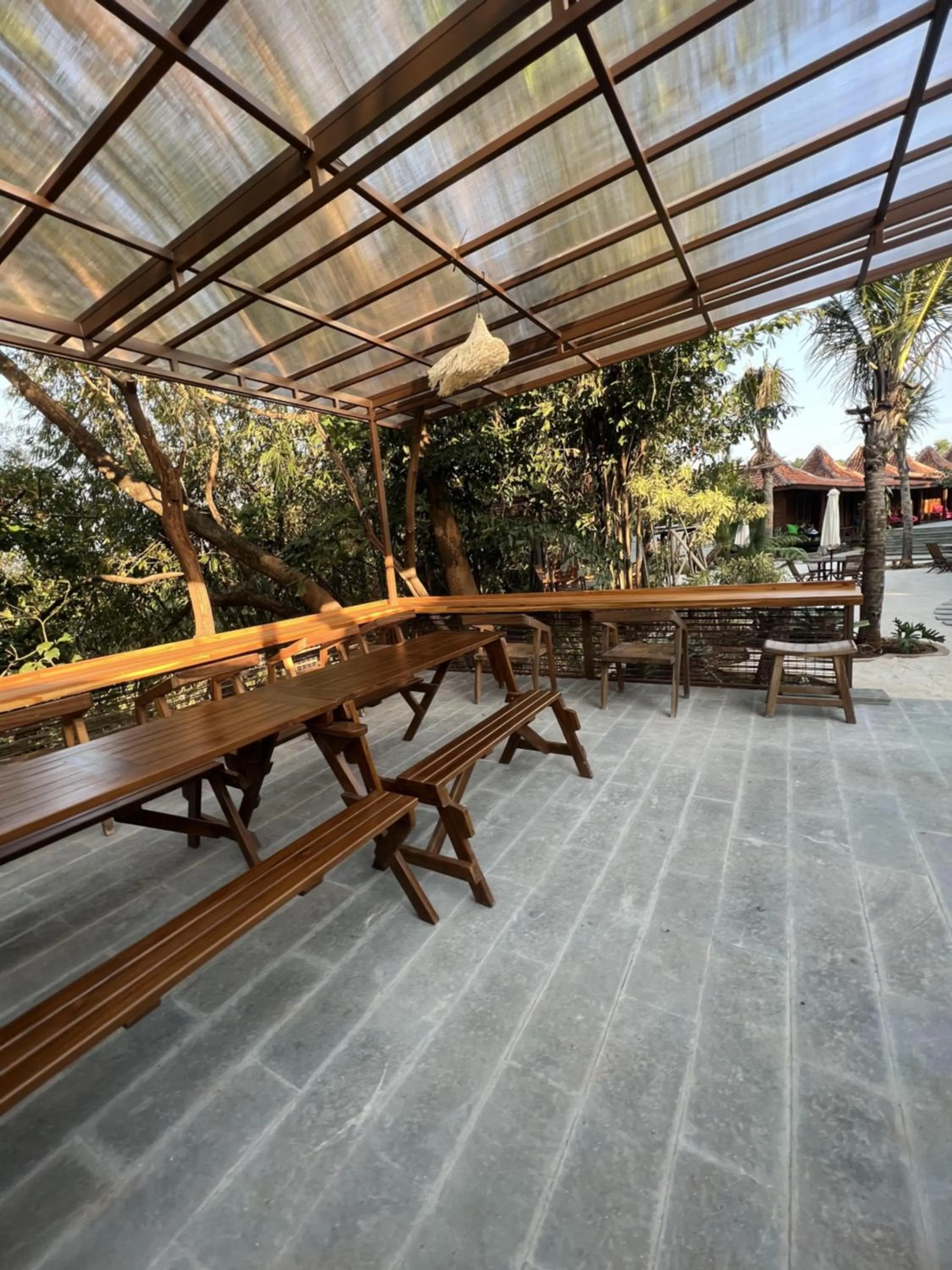 Restaurant/places to eat in Point of View Hotel & Resort Majalengka