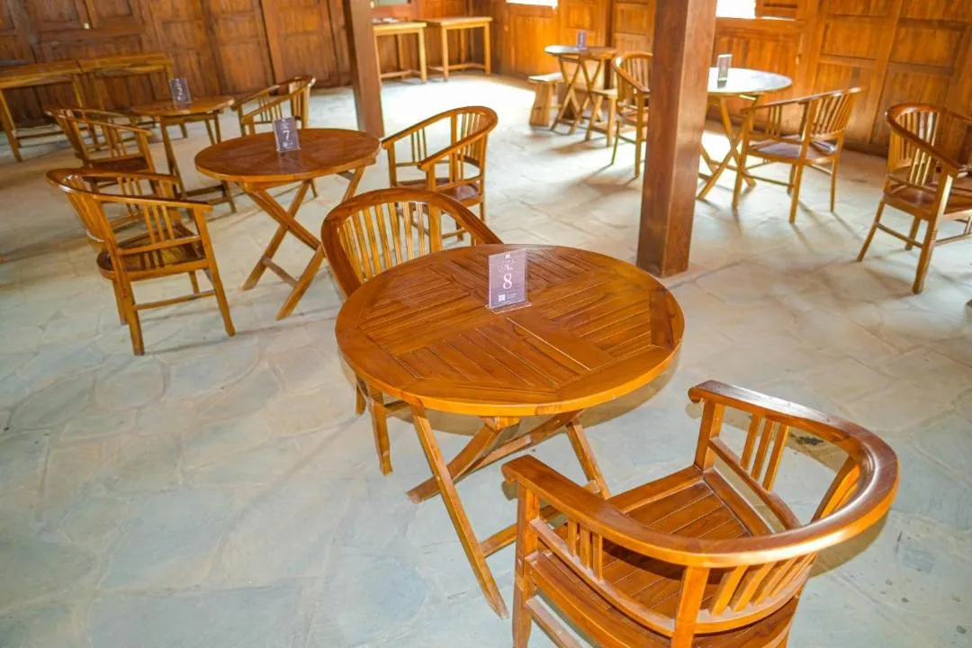 Restaurant/places to eat in Point of View Hotel & Resort Majalengka