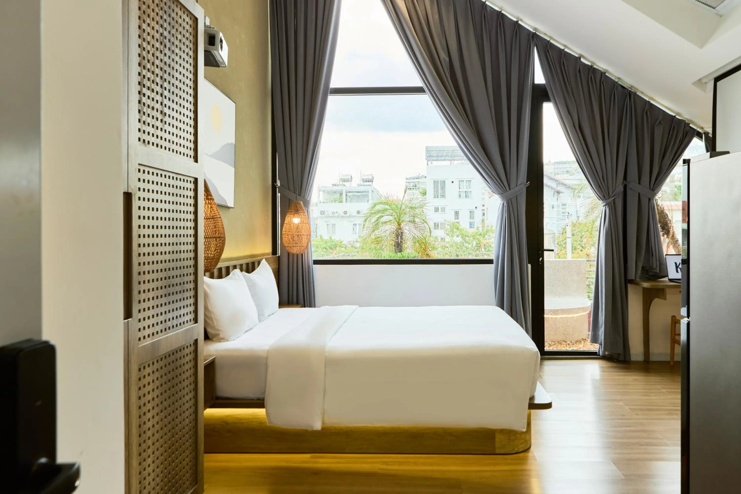 Bed in Kin Wander Tân Phong, The Moonage