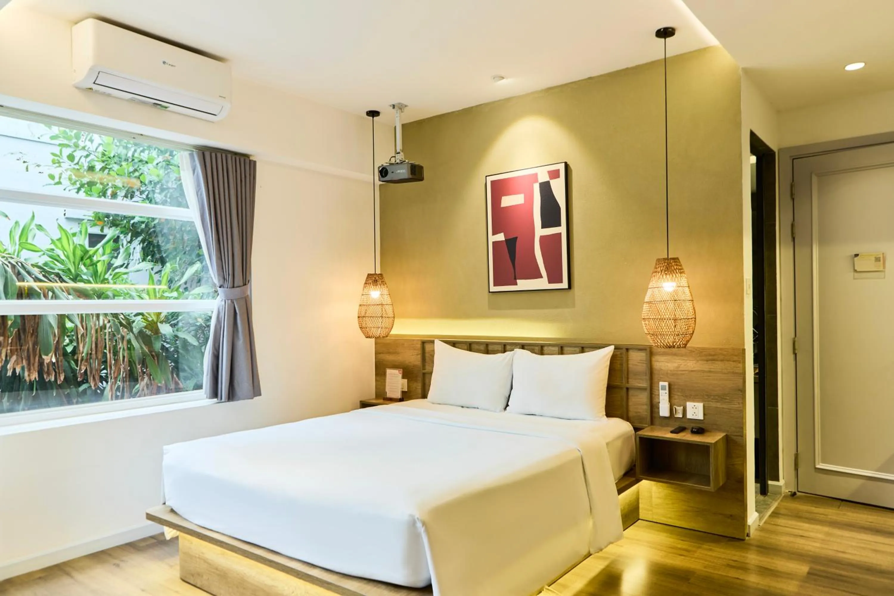 Standard in Kin Wander Tân Phong, The Moonage