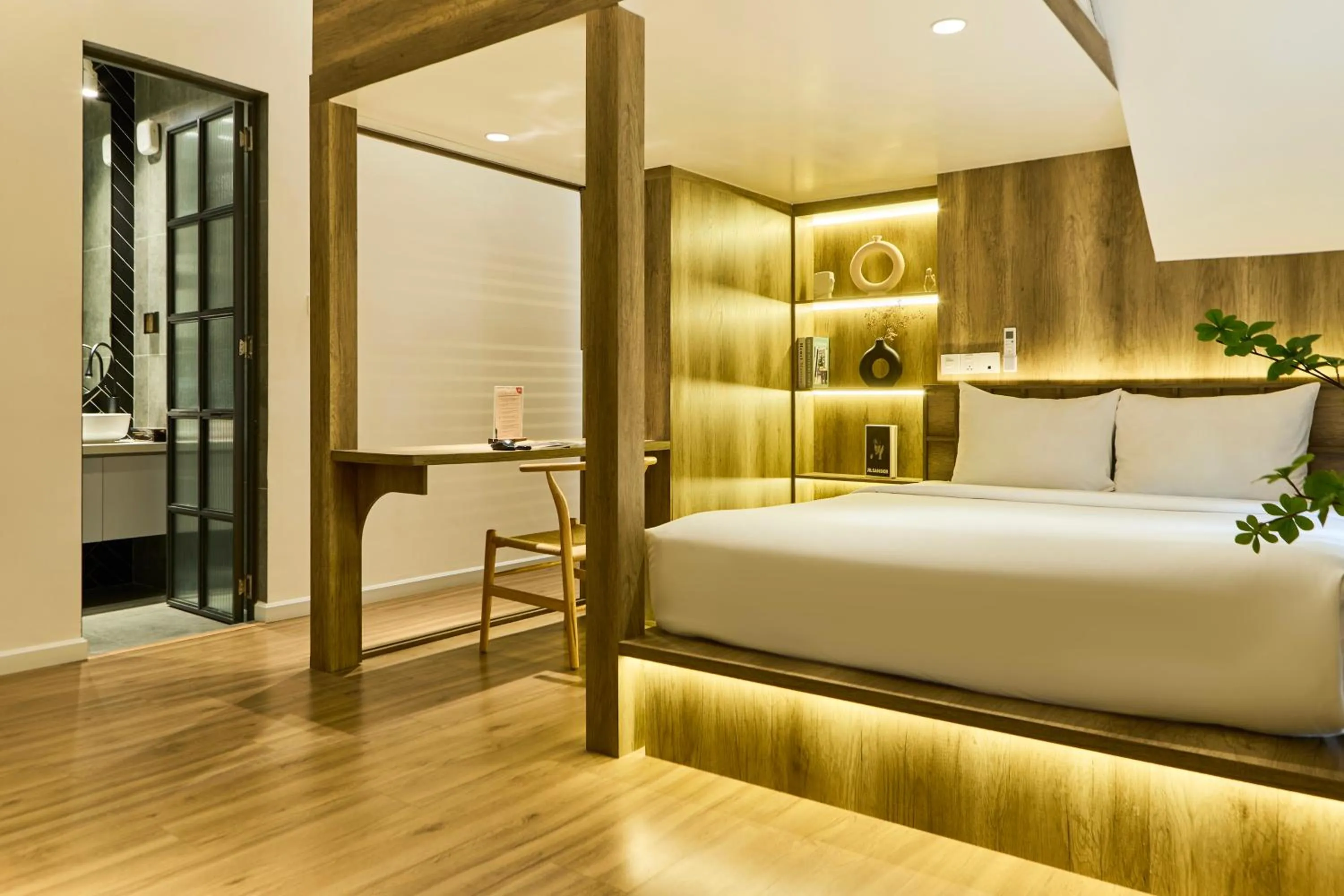 Photo of the whole room, Bed in Kin Wander Tân Phong, The Moonage