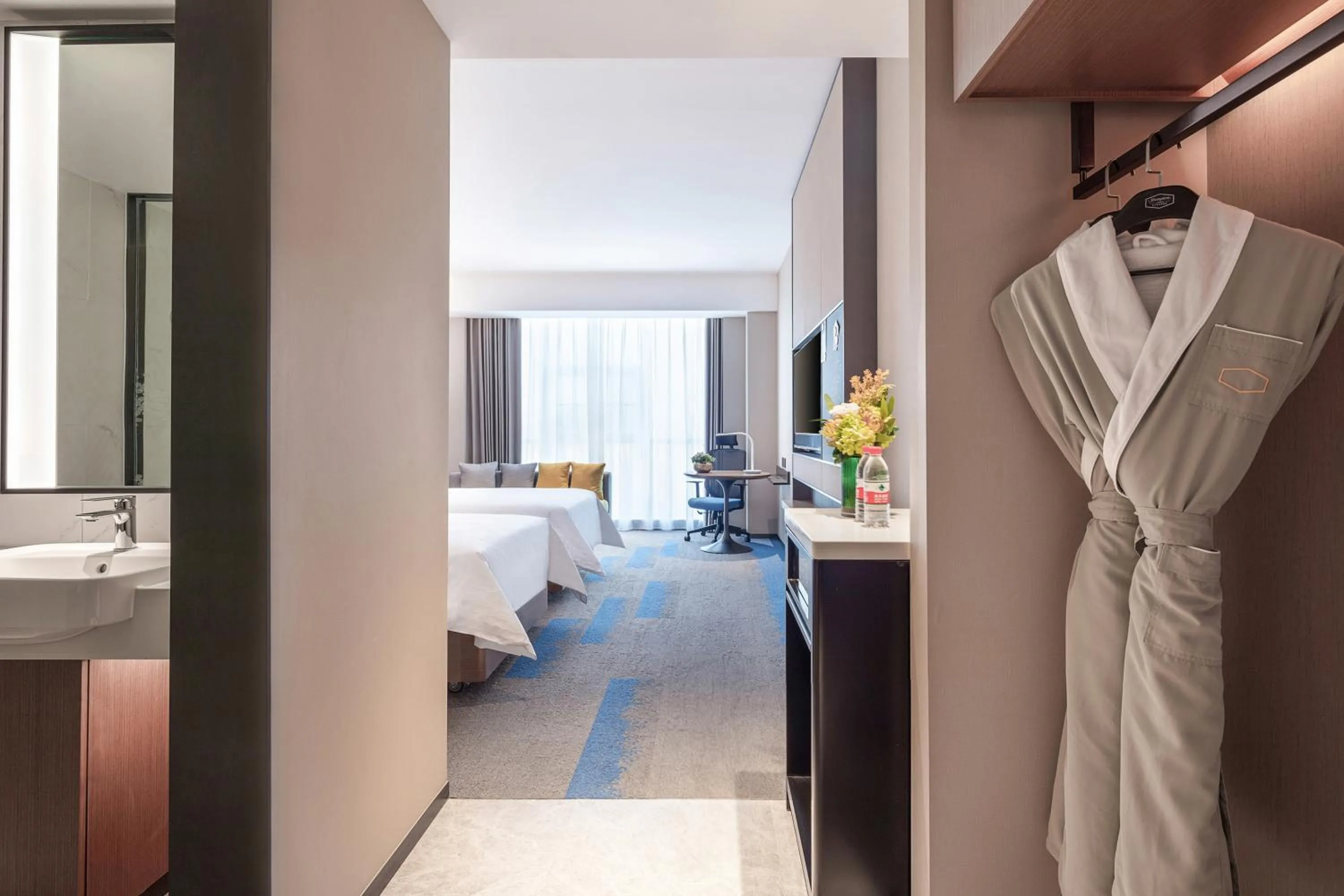 Bed in Hampton by Hilton Wuhan High-Speed Railway Station