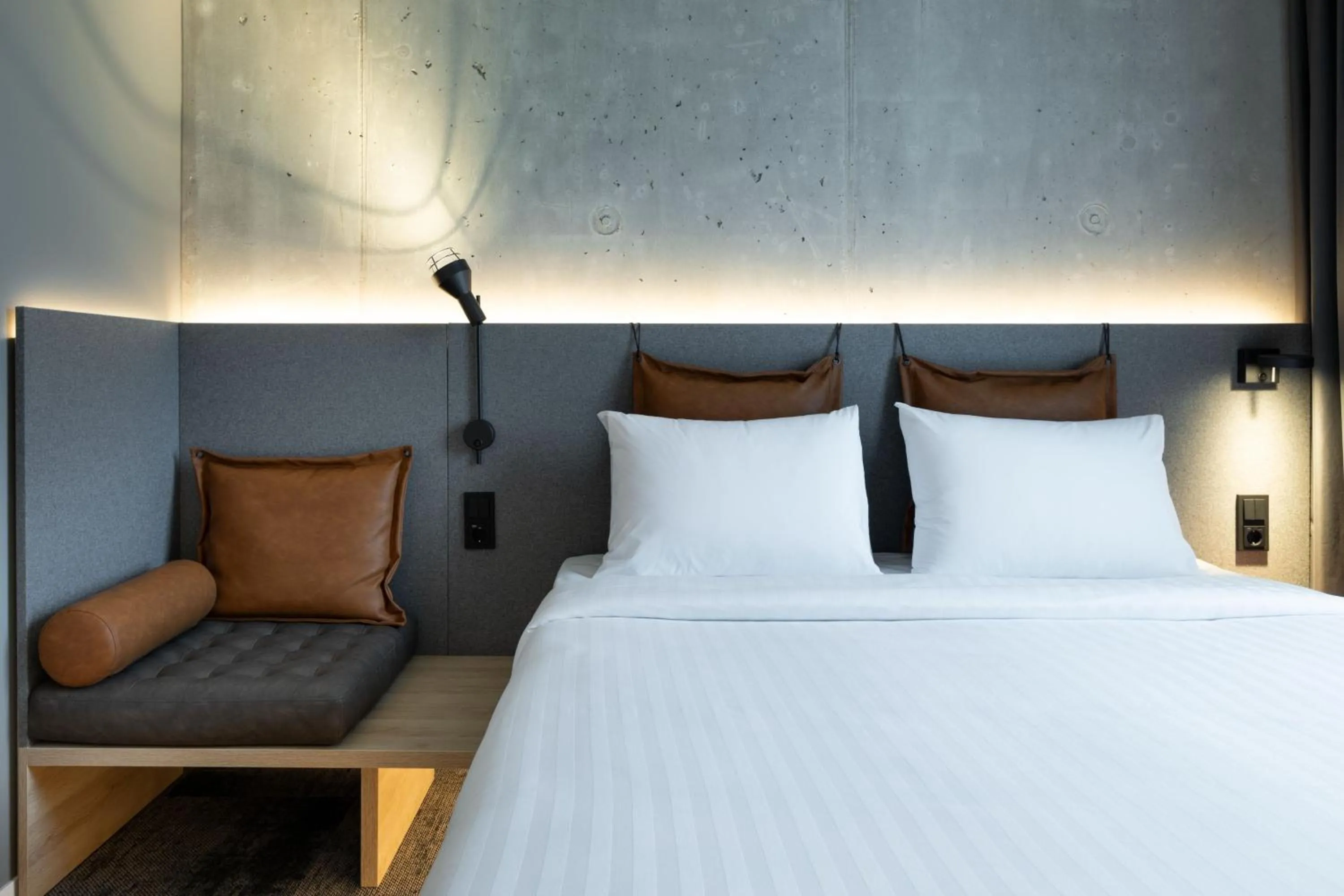 Photo of the whole room, Bed in Moxy Outletcity Metzingen