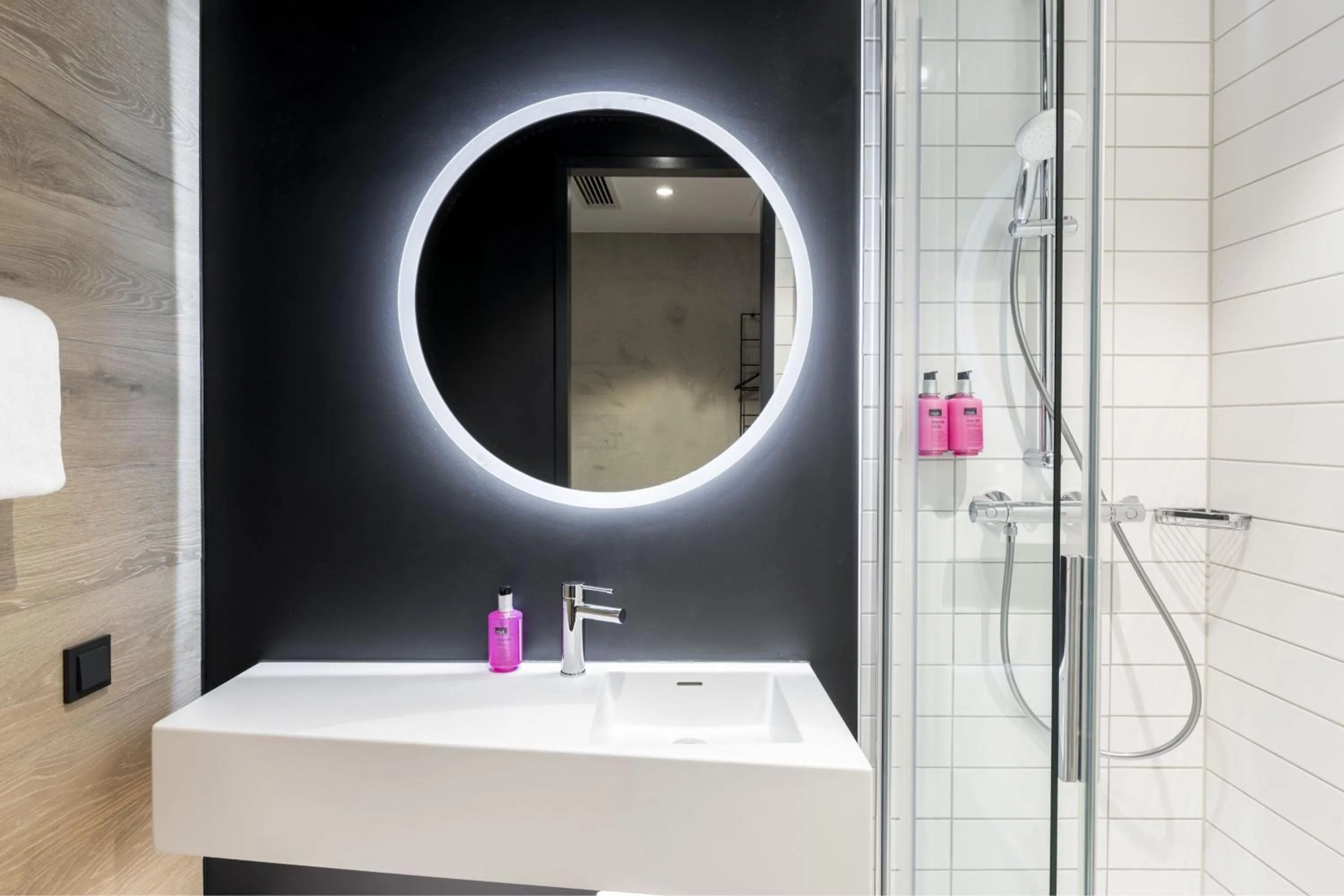 Bathroom in Moxy Outletcity Metzingen